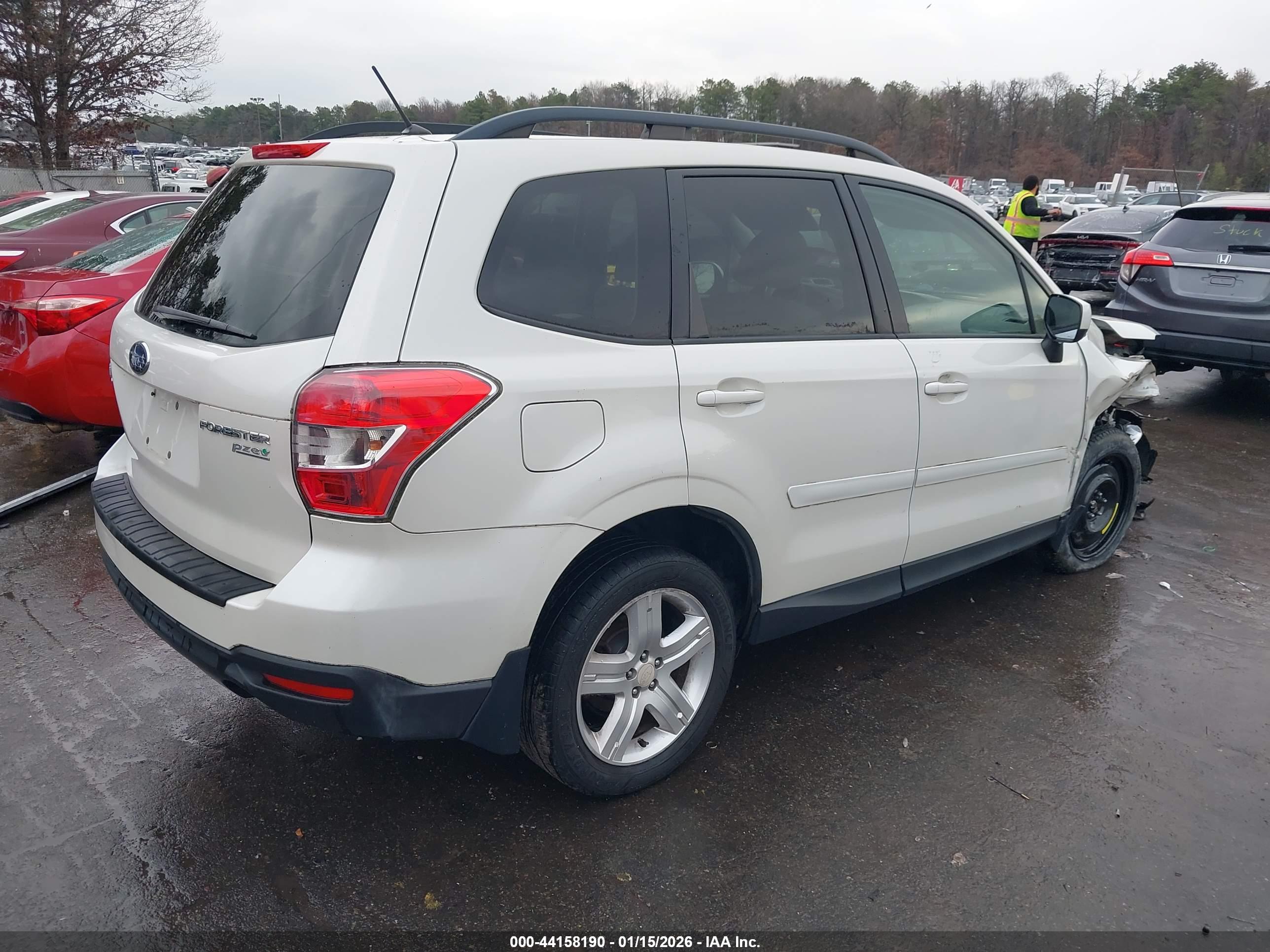 SUBARU FORESTER image 4