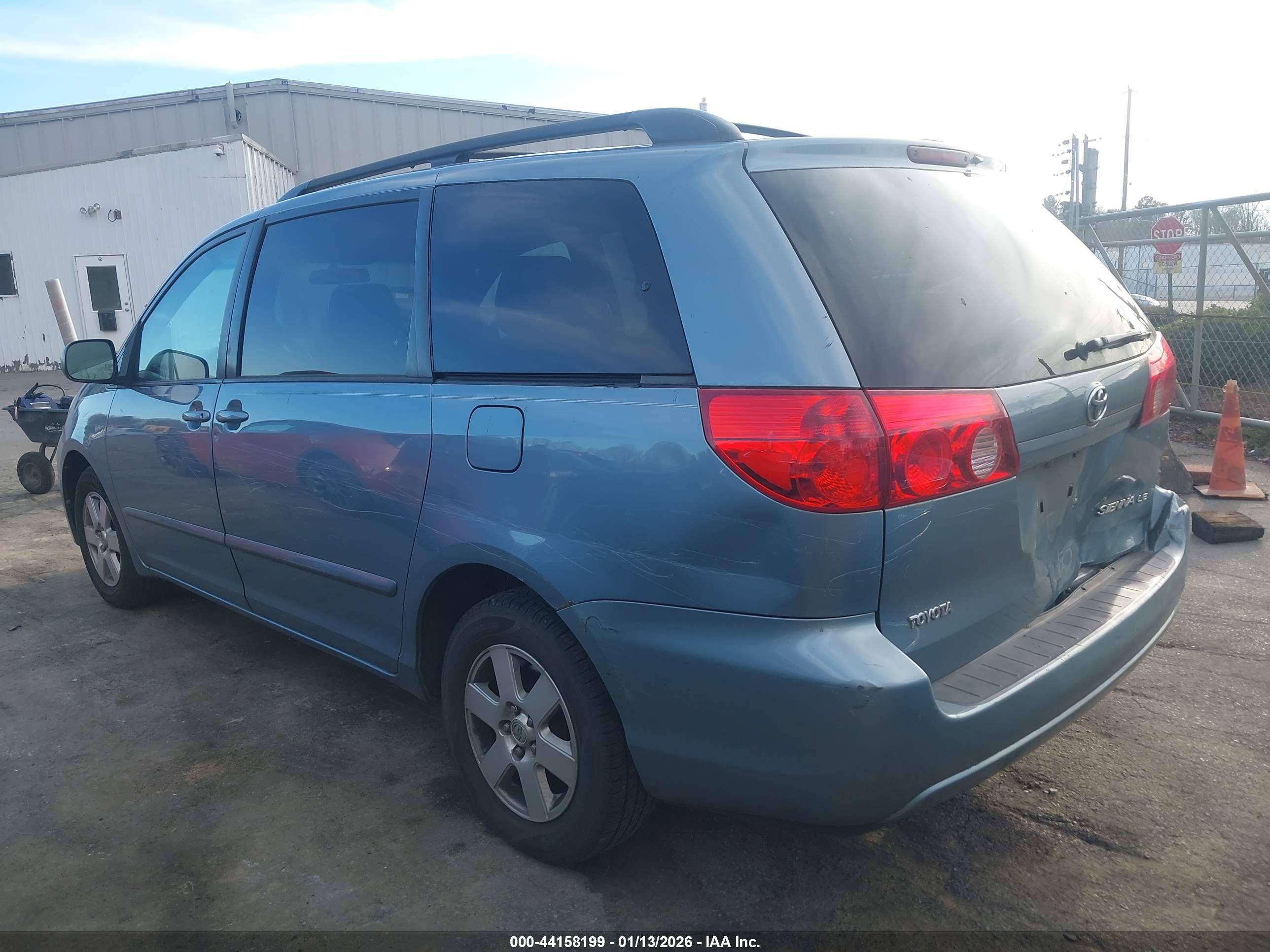 TOYOTA SIENNA image 3