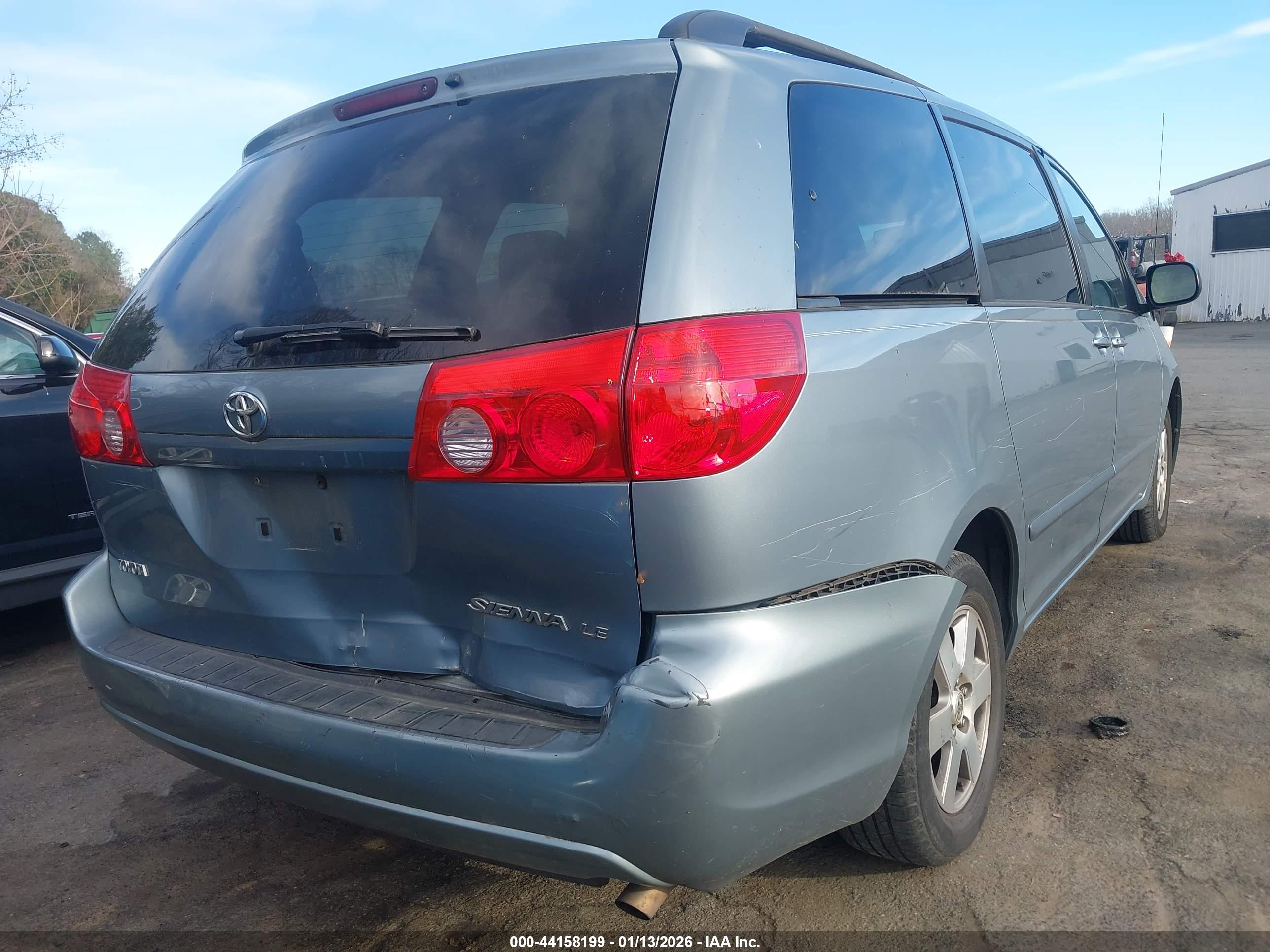 TOYOTA SIENNA image 6