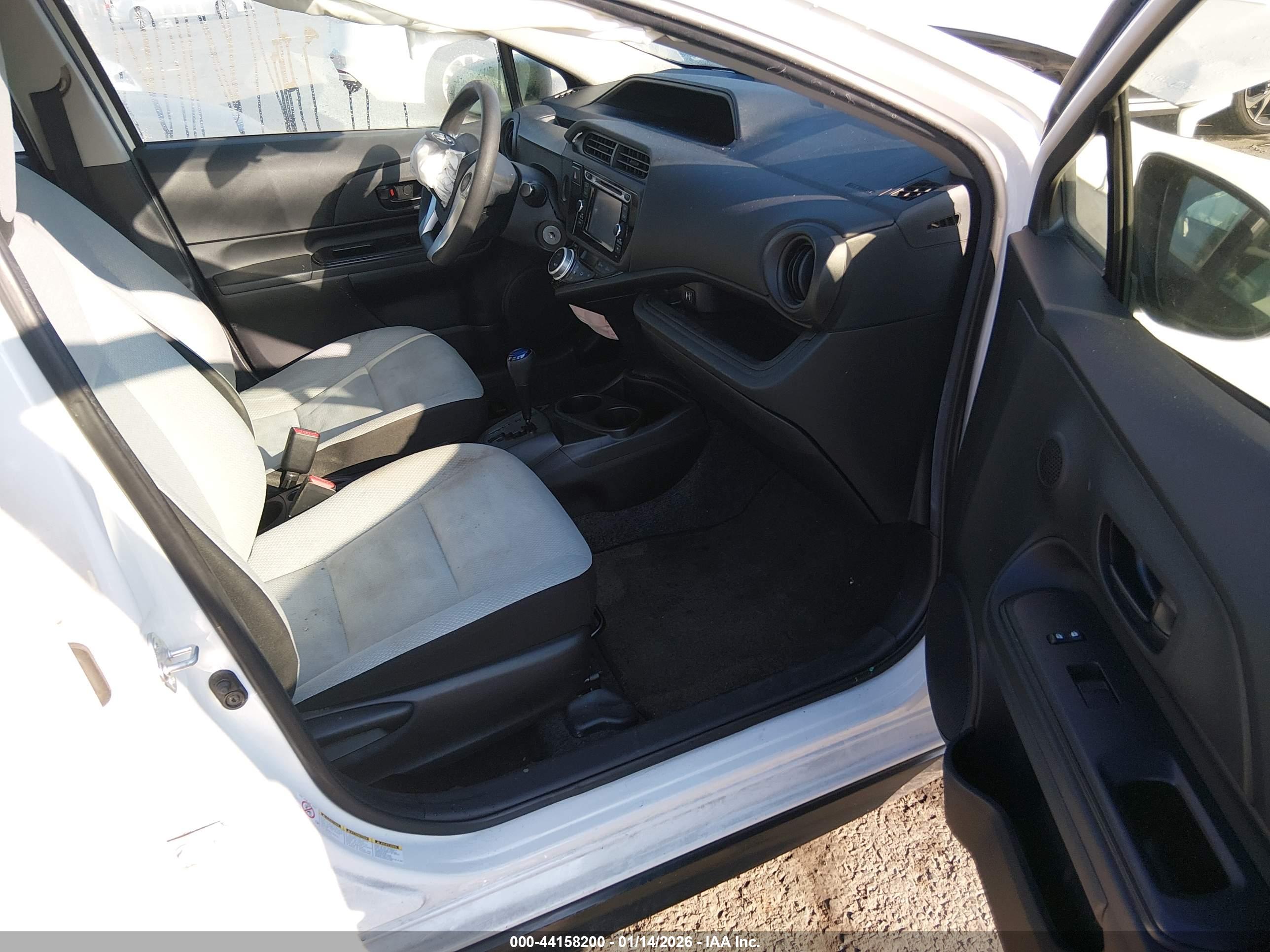 TOYOTA PRIUS image 5