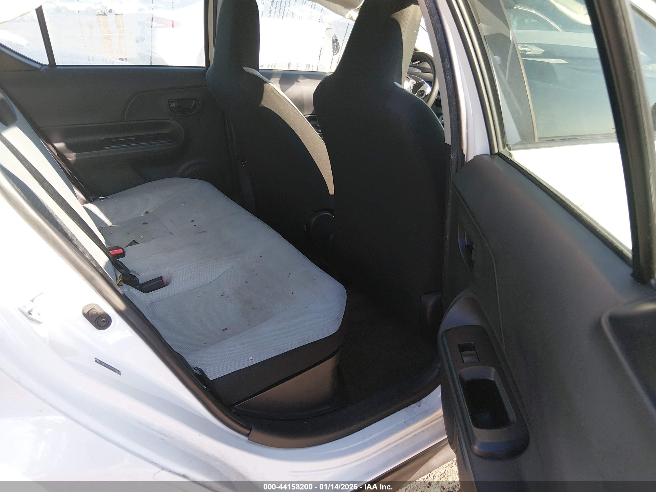 TOYOTA PRIUS image 8
