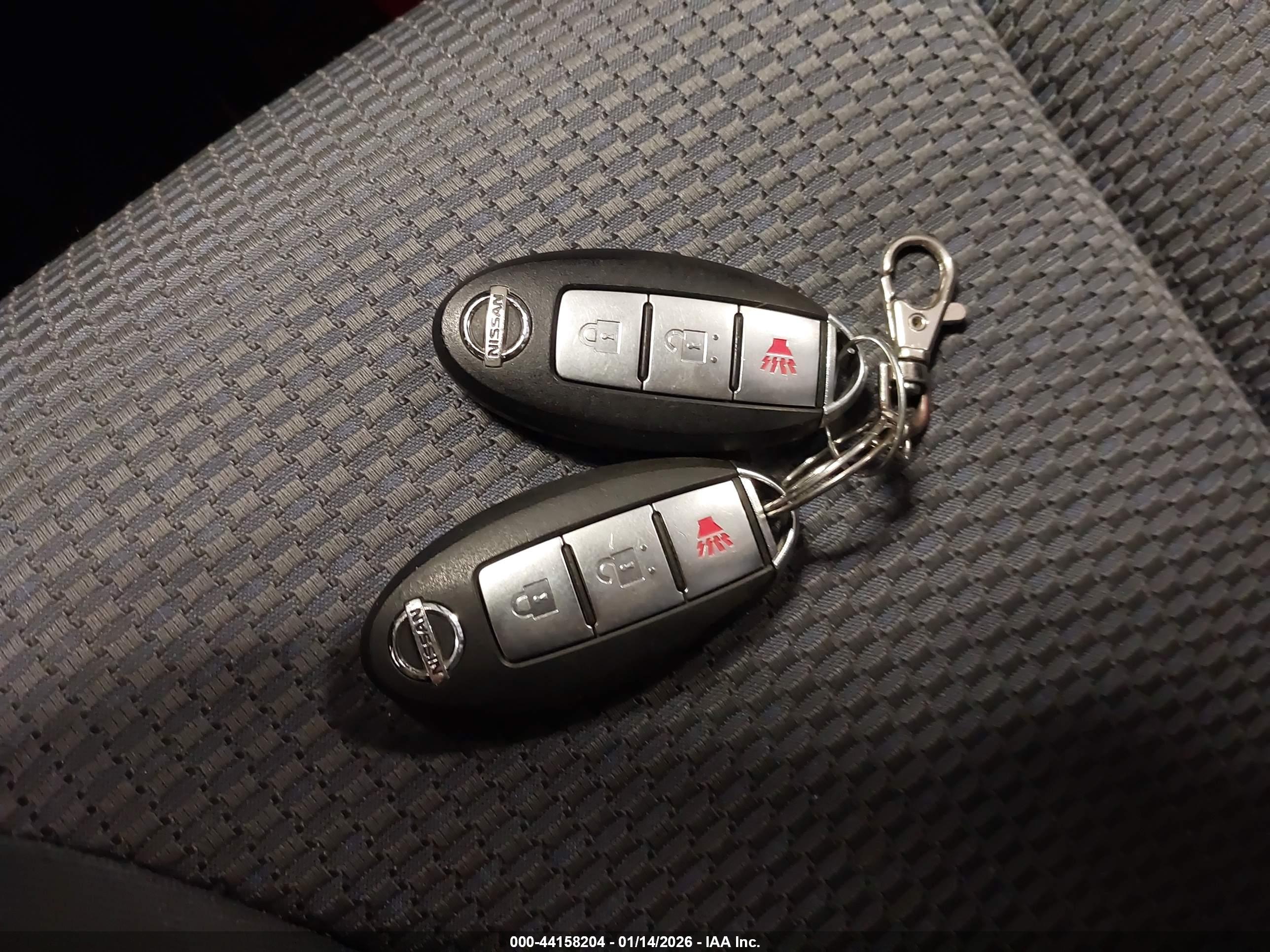 NISSAN VERSA image 11