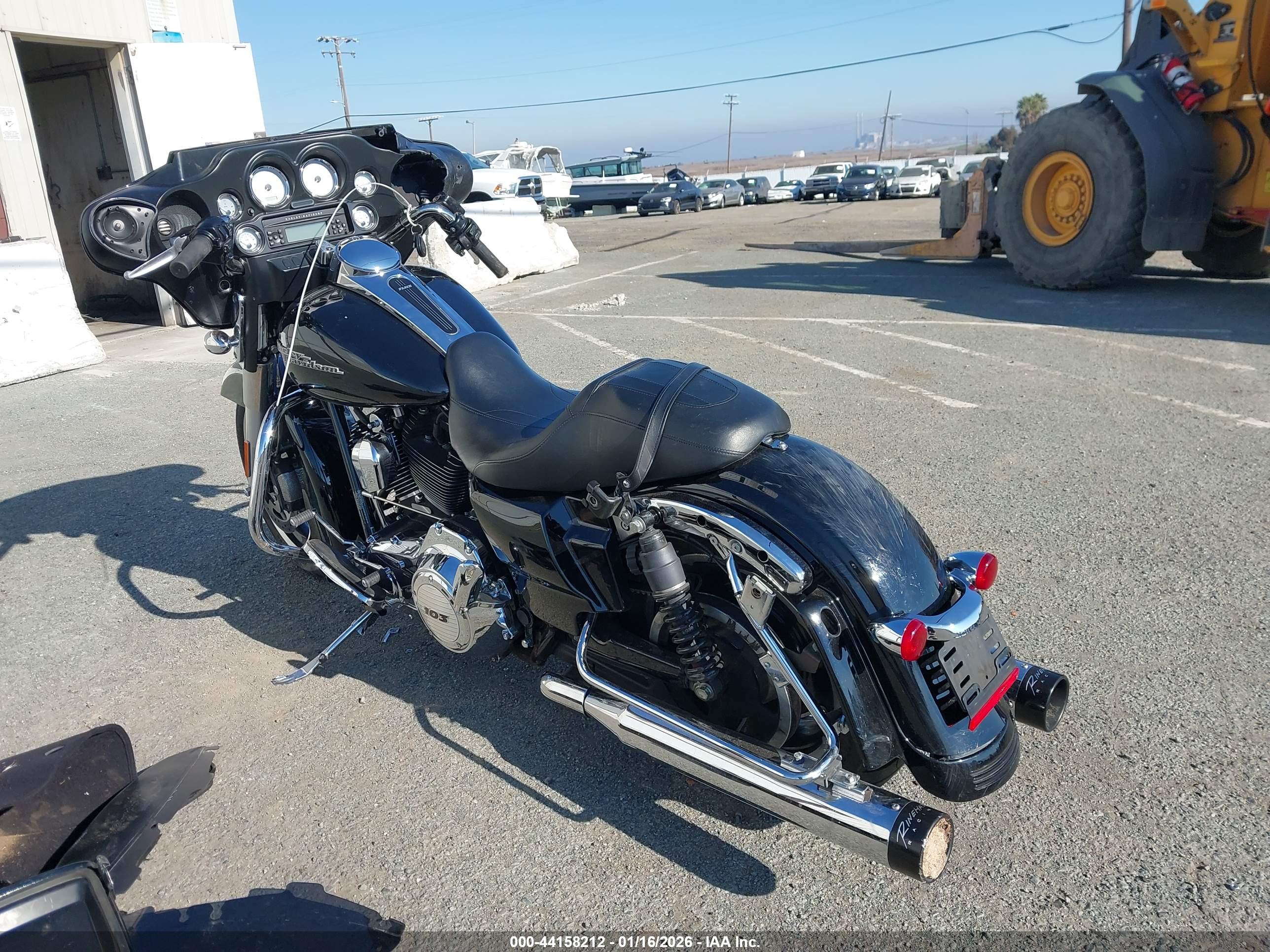 HARLEY-DAVIDSON FLHX image 3