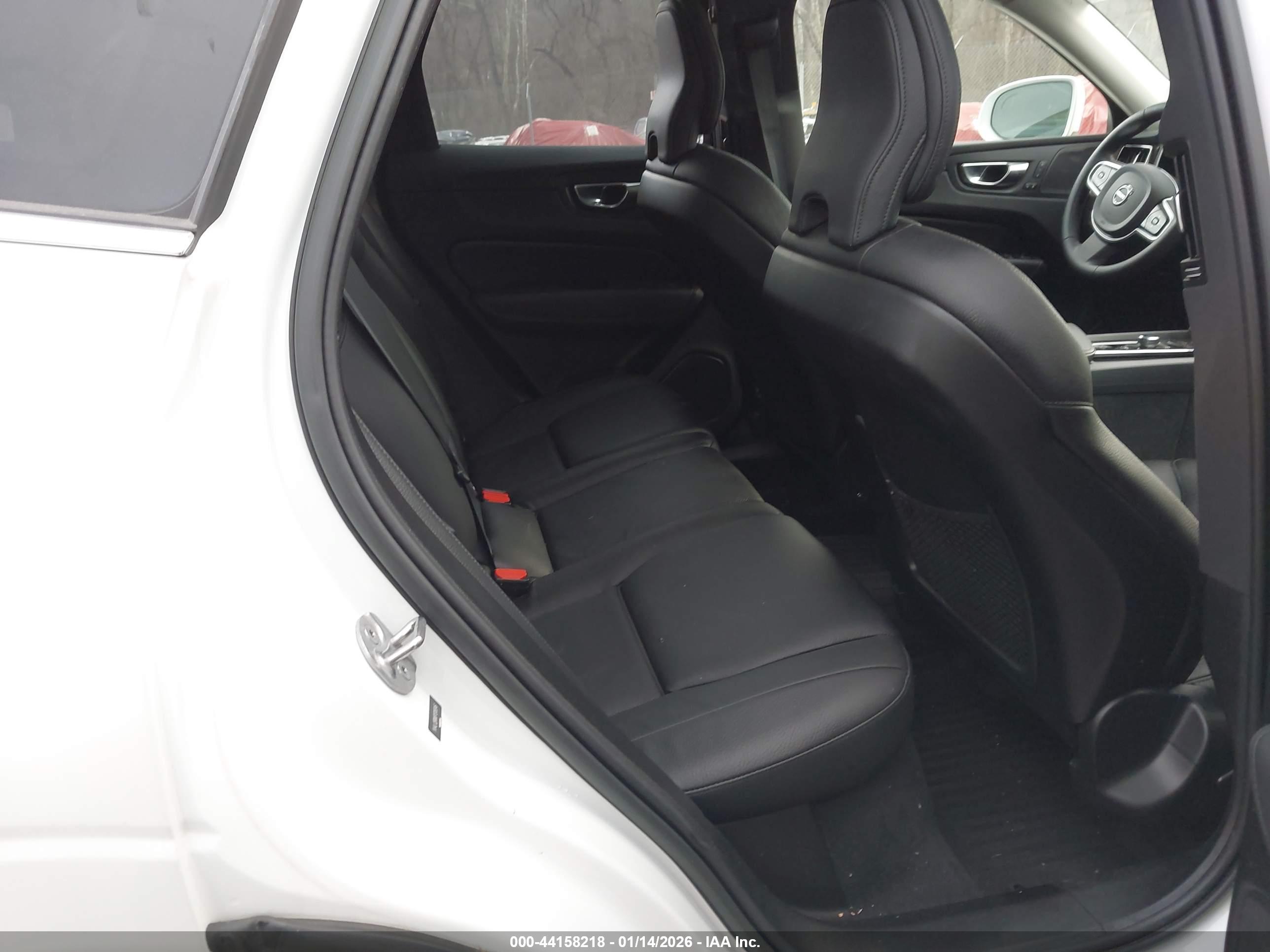 VOLVO XC60 image 8