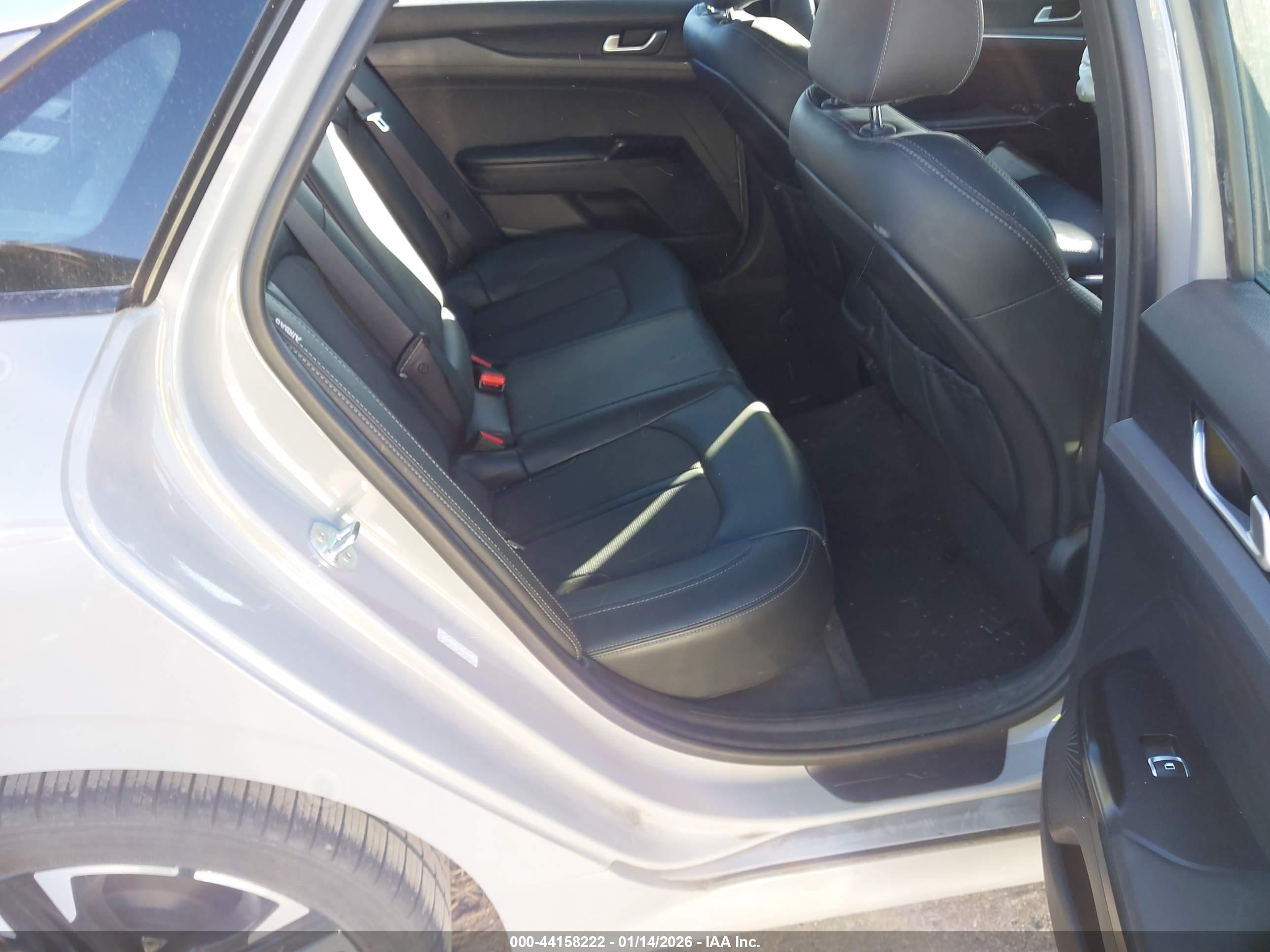 KIA K5 image 8