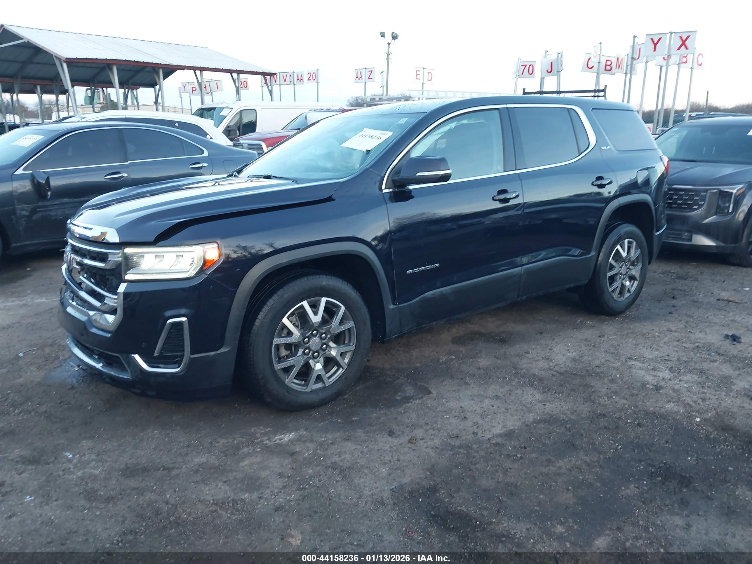 GMC ACADIA image 2