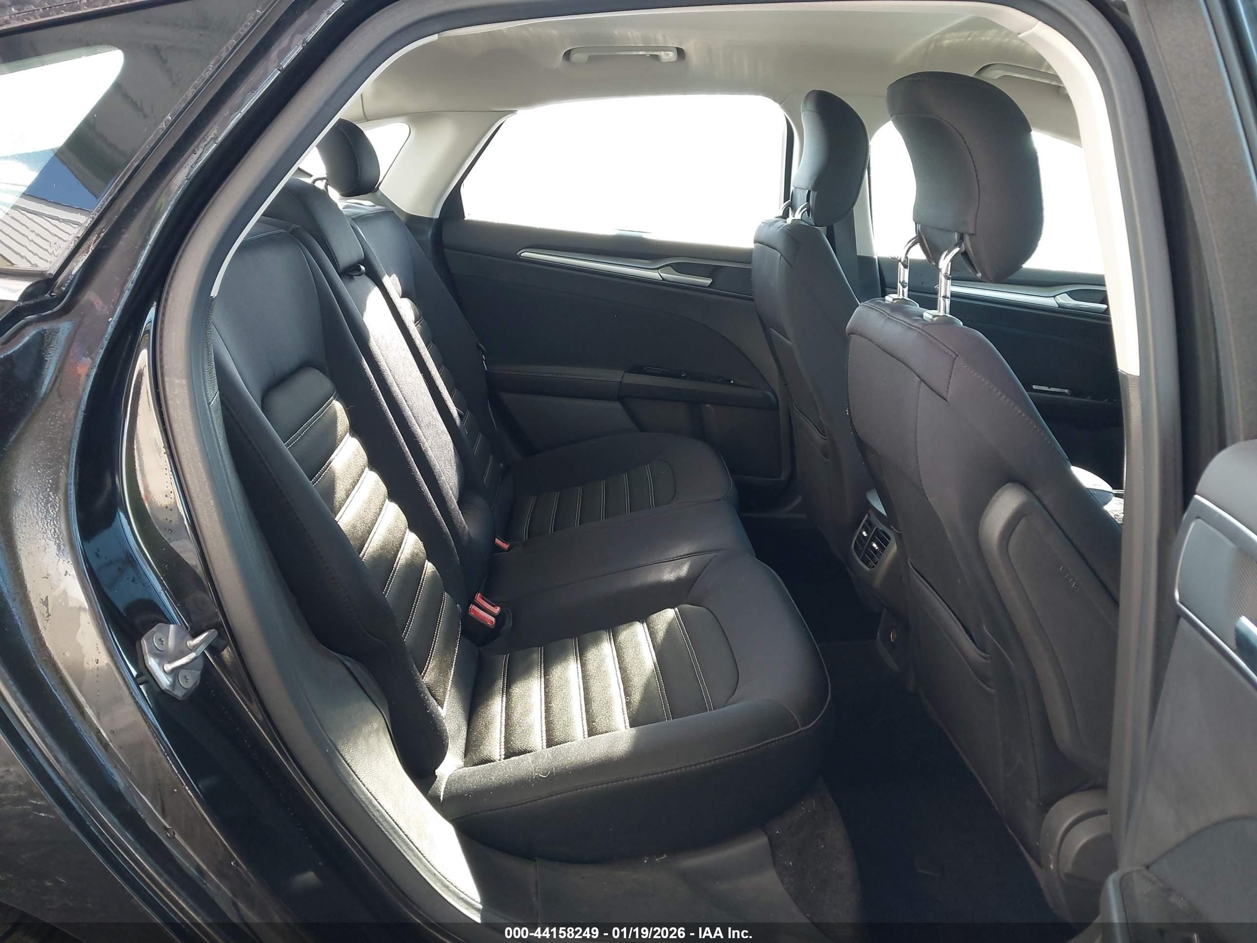 FORD FUSION image 8