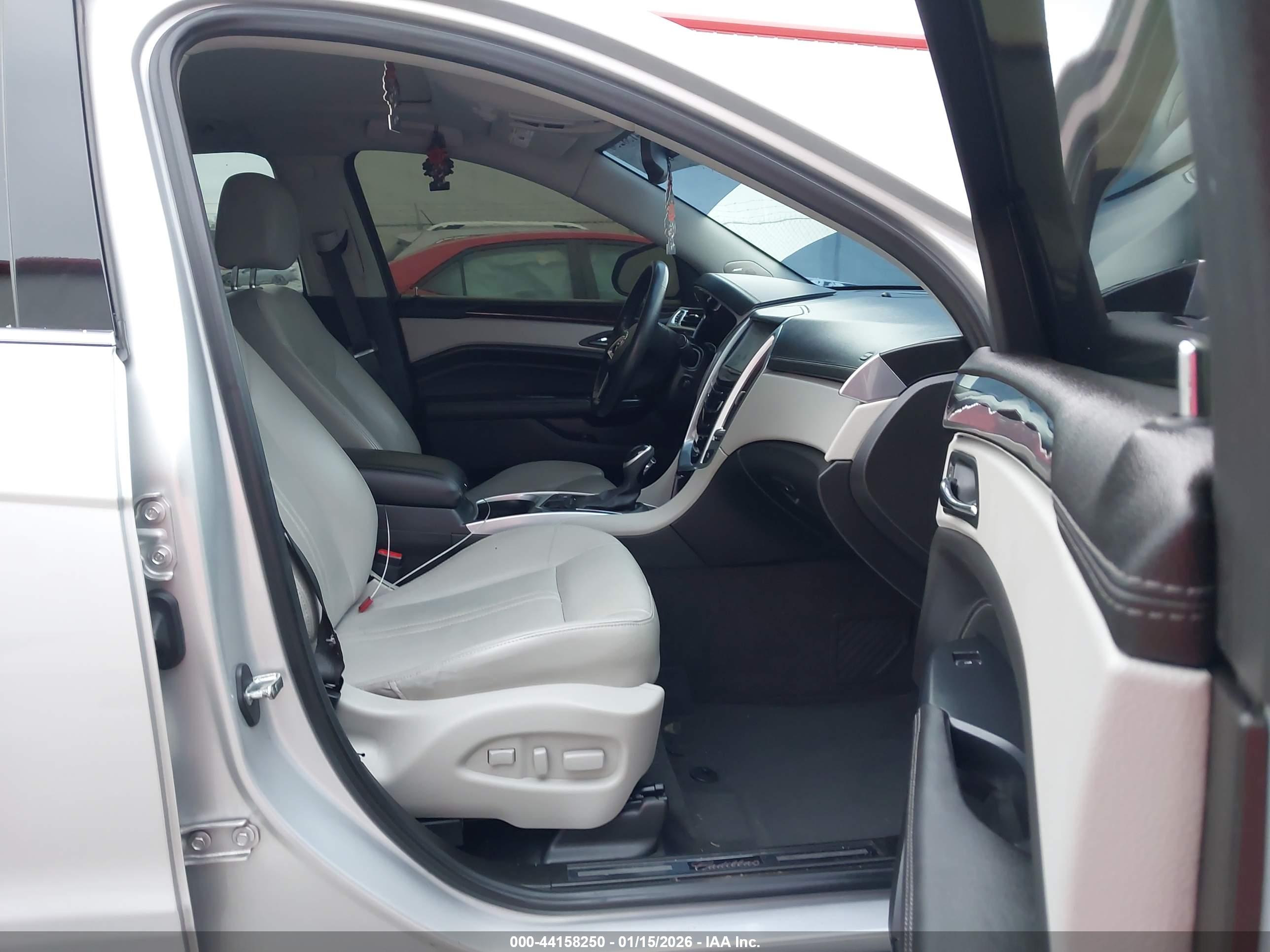 CADILLAC SRX image 5