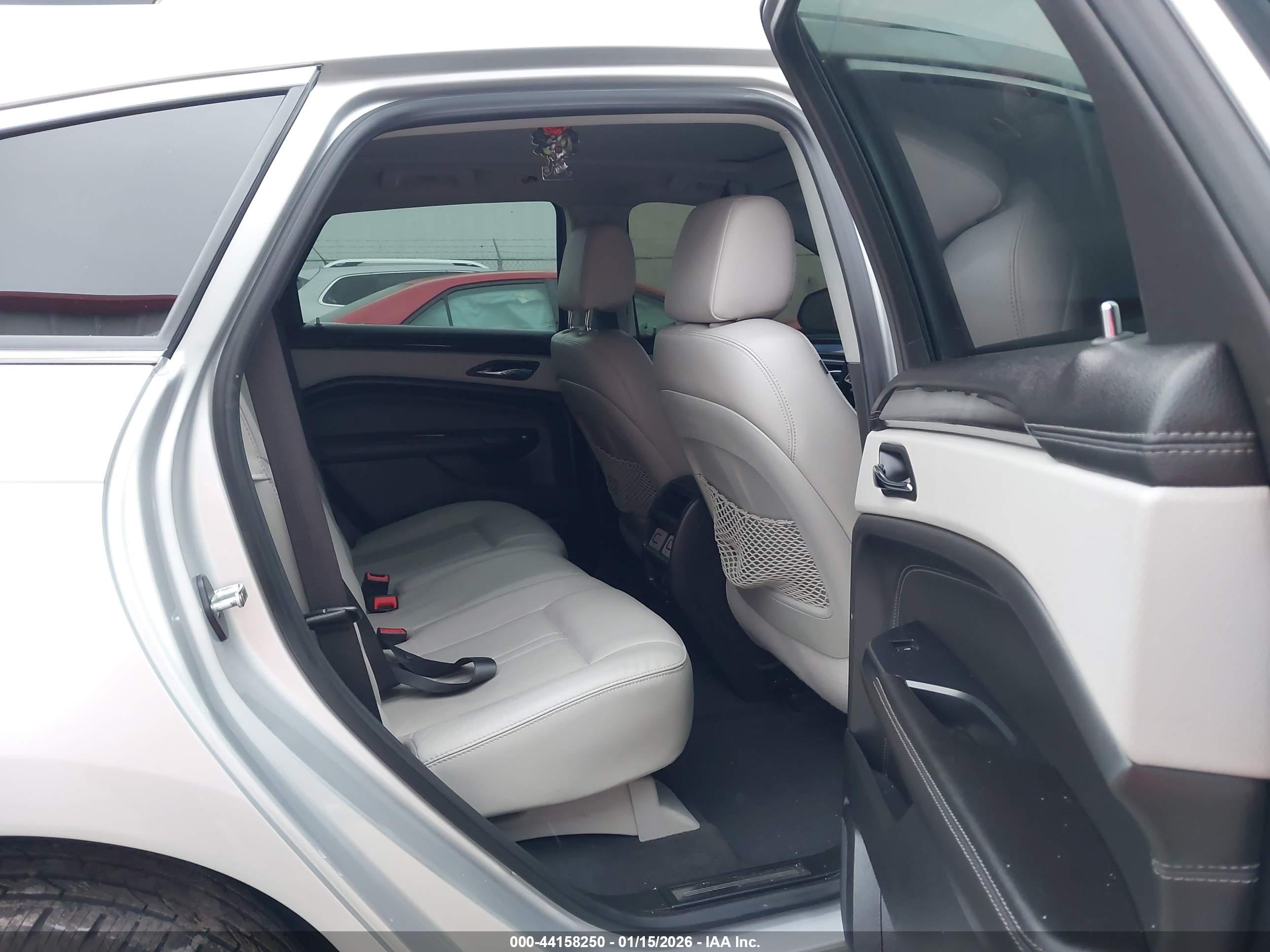 CADILLAC SRX image 8