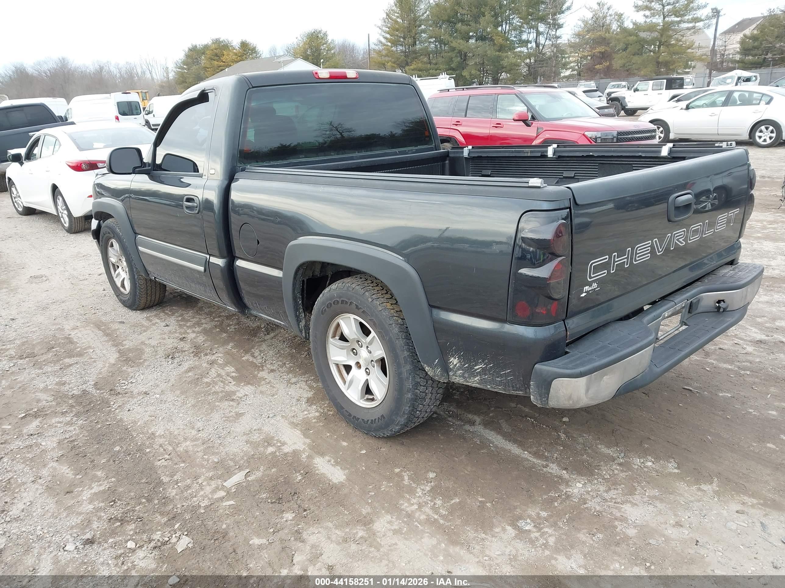 CHEVROLET SILVERADO image 3