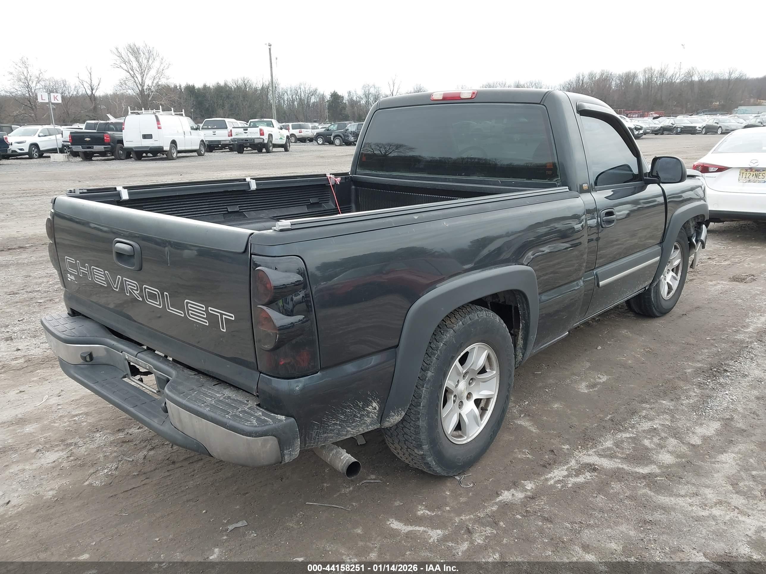CHEVROLET SILVERADO image 4