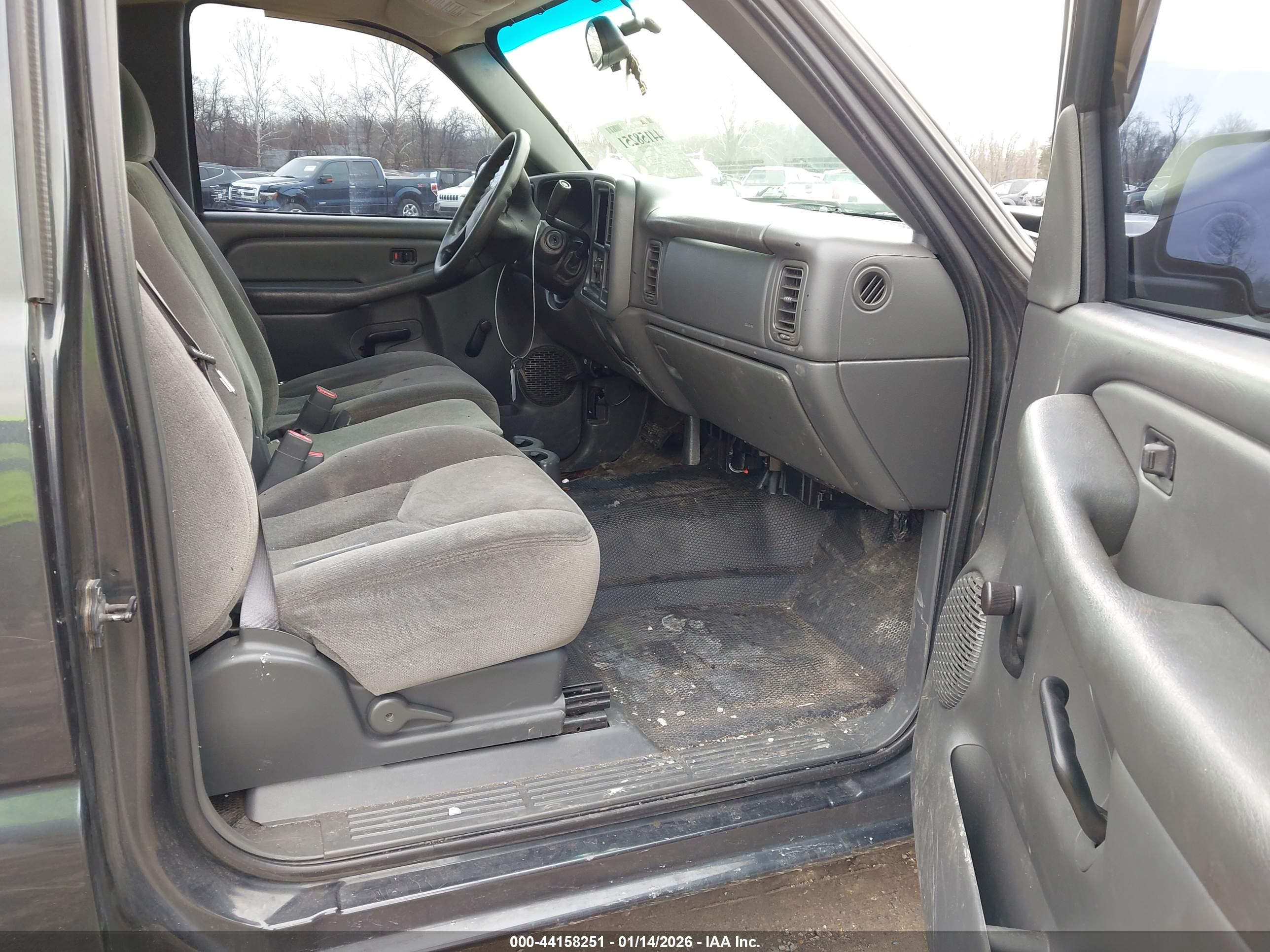 CHEVROLET SILVERADO image 5