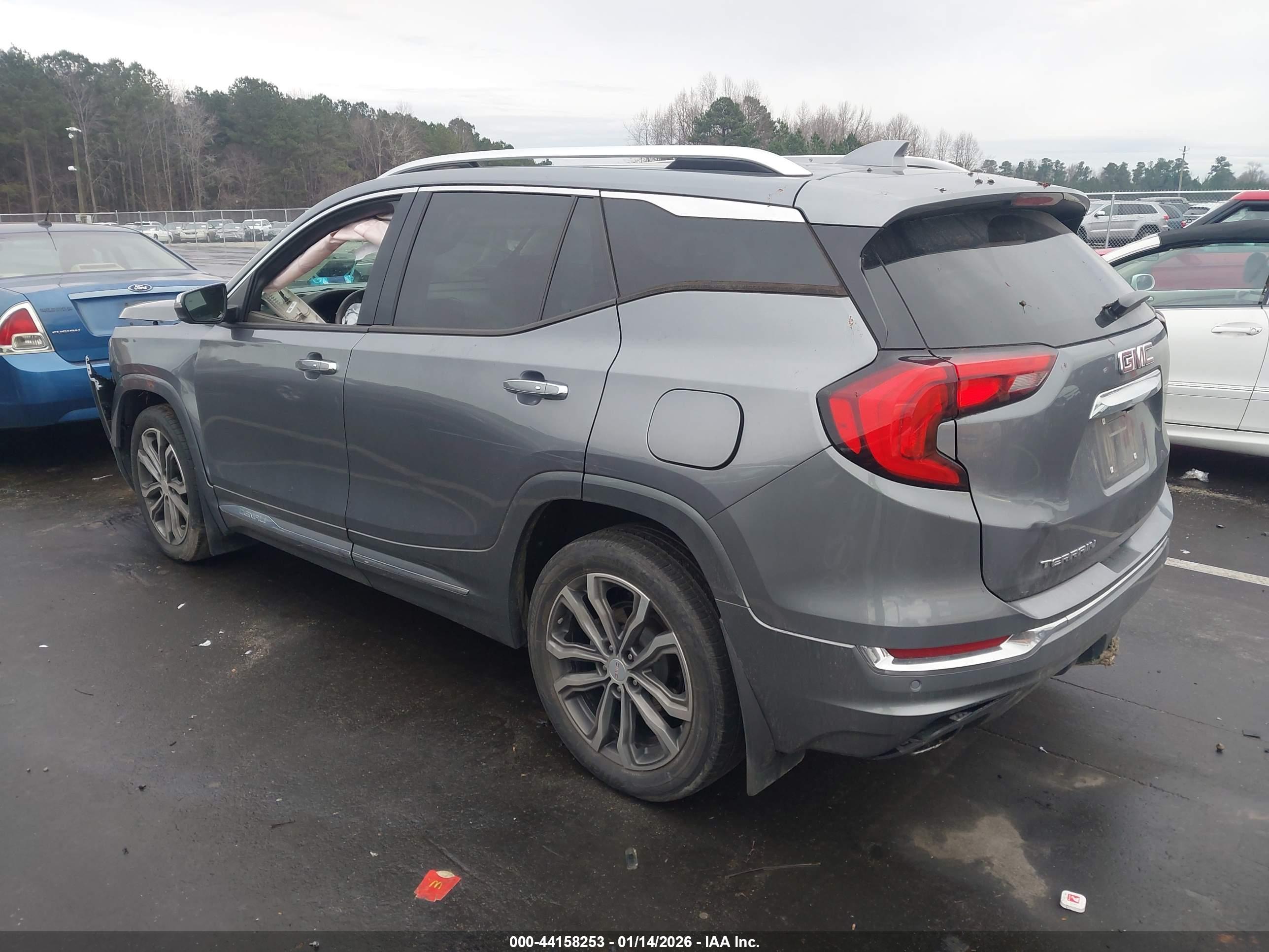 GMC TERRAIN image 3