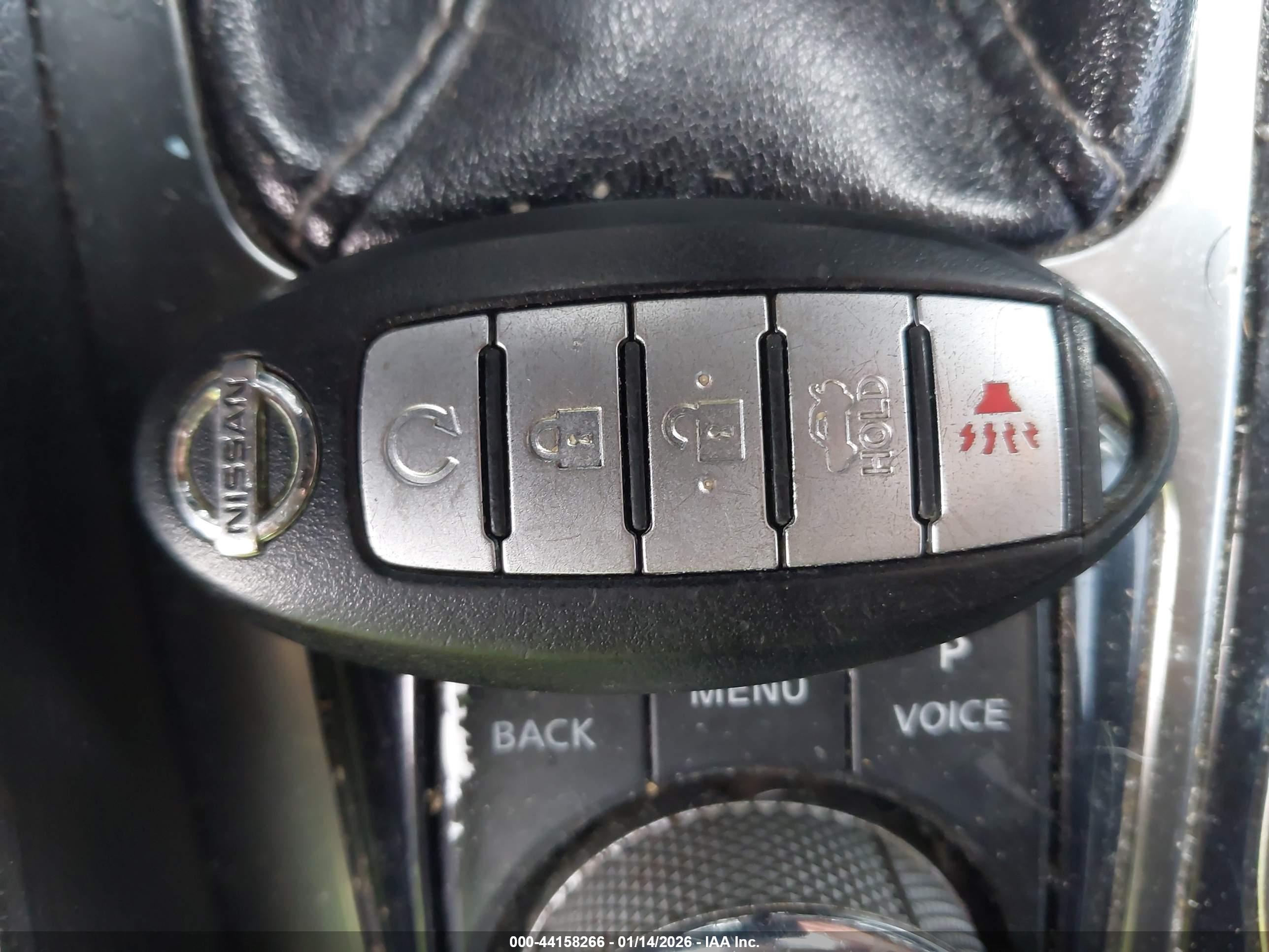 NISSAN MAXIMA image 11