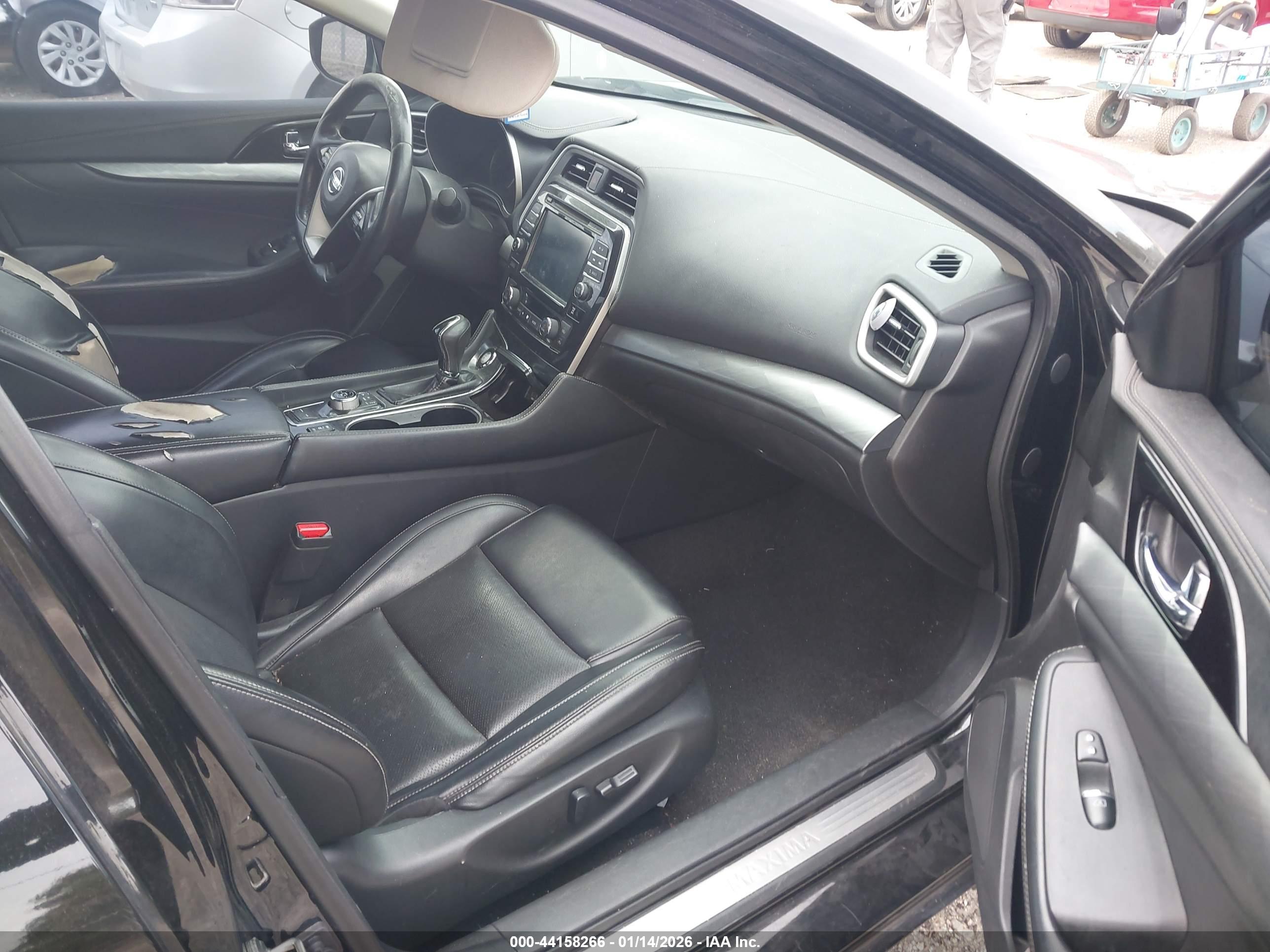 NISSAN MAXIMA image 5