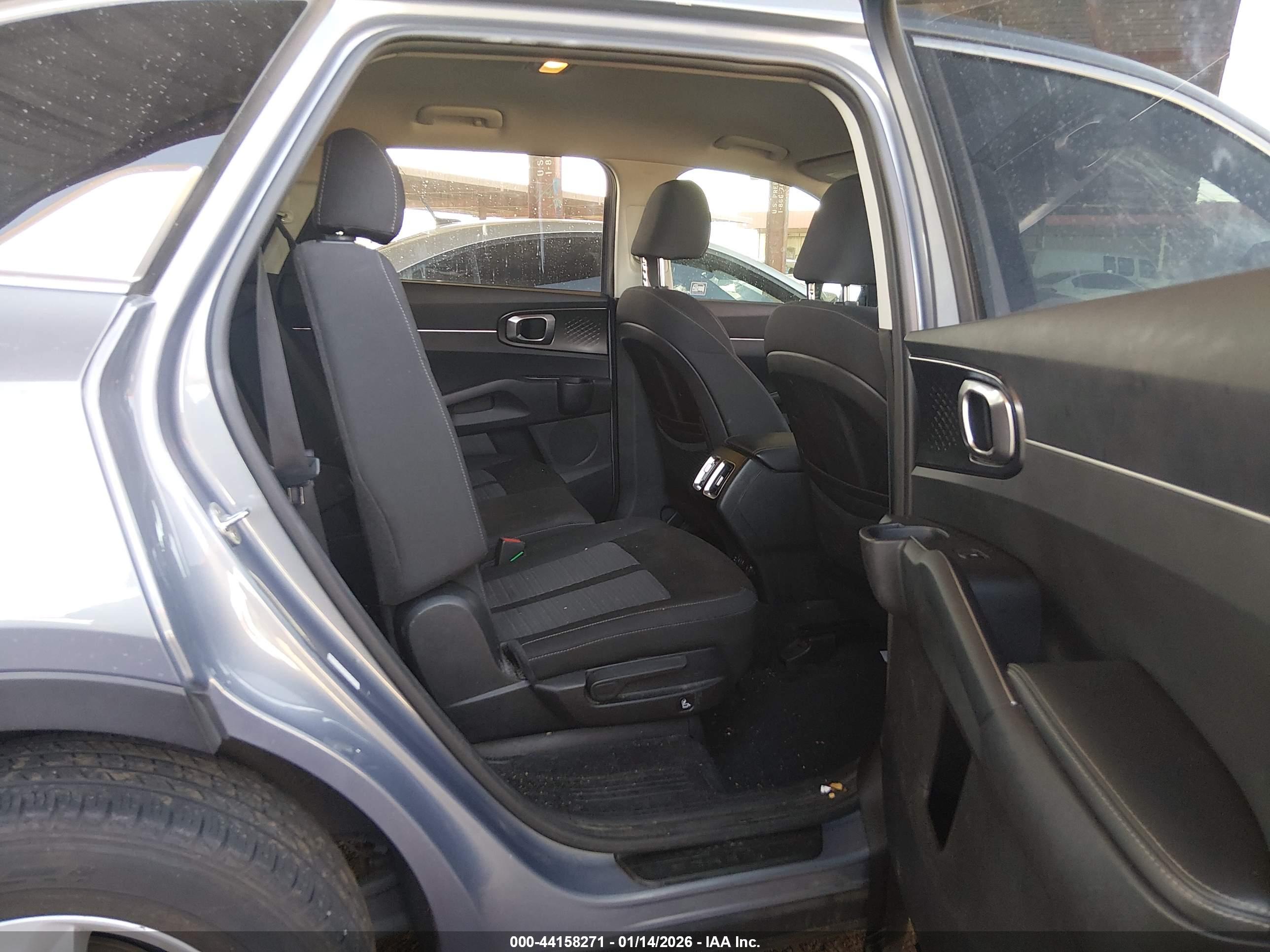 KIA SORENTO image 8