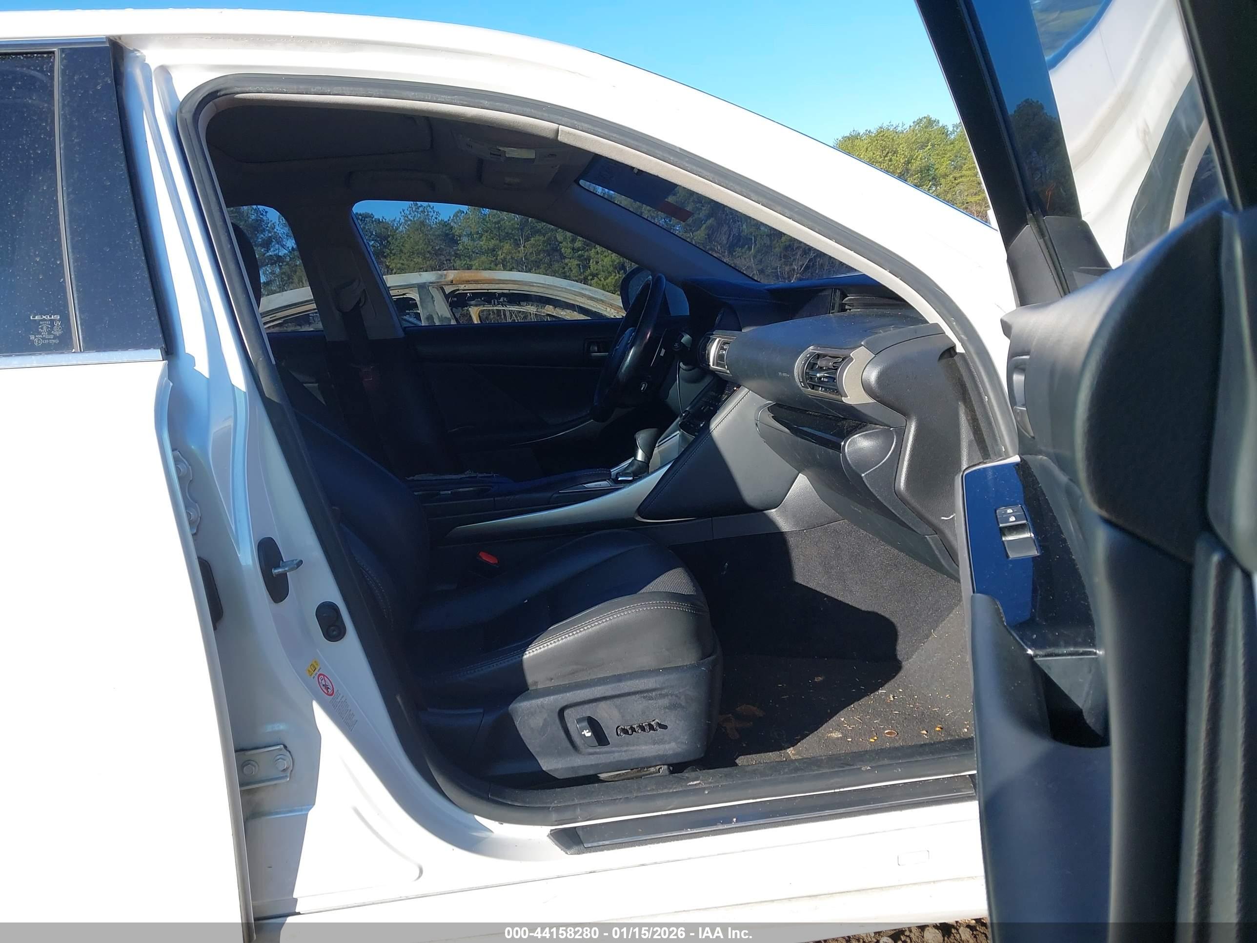 LEXUS IS image 5