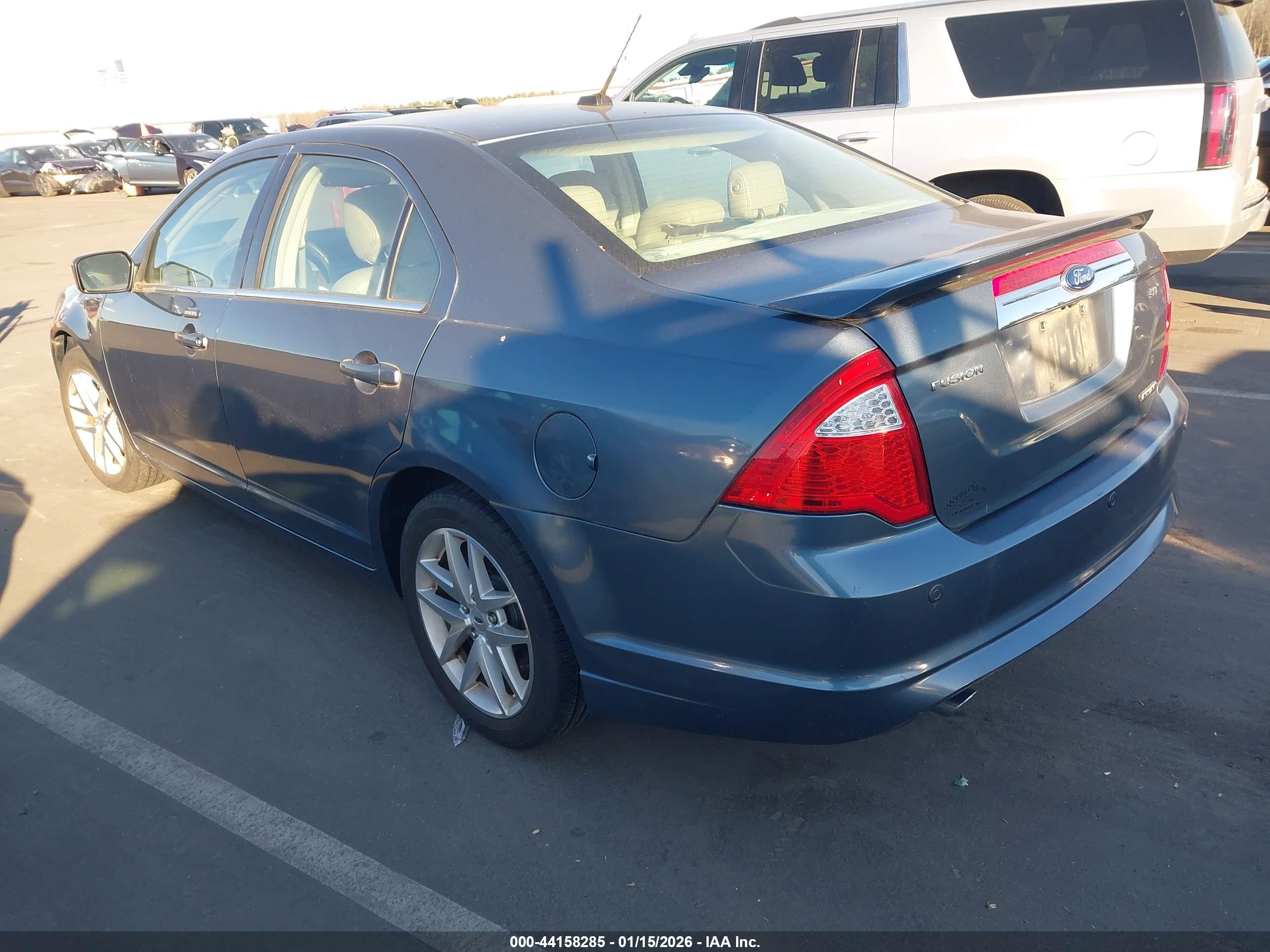 FORD FUSION image 3