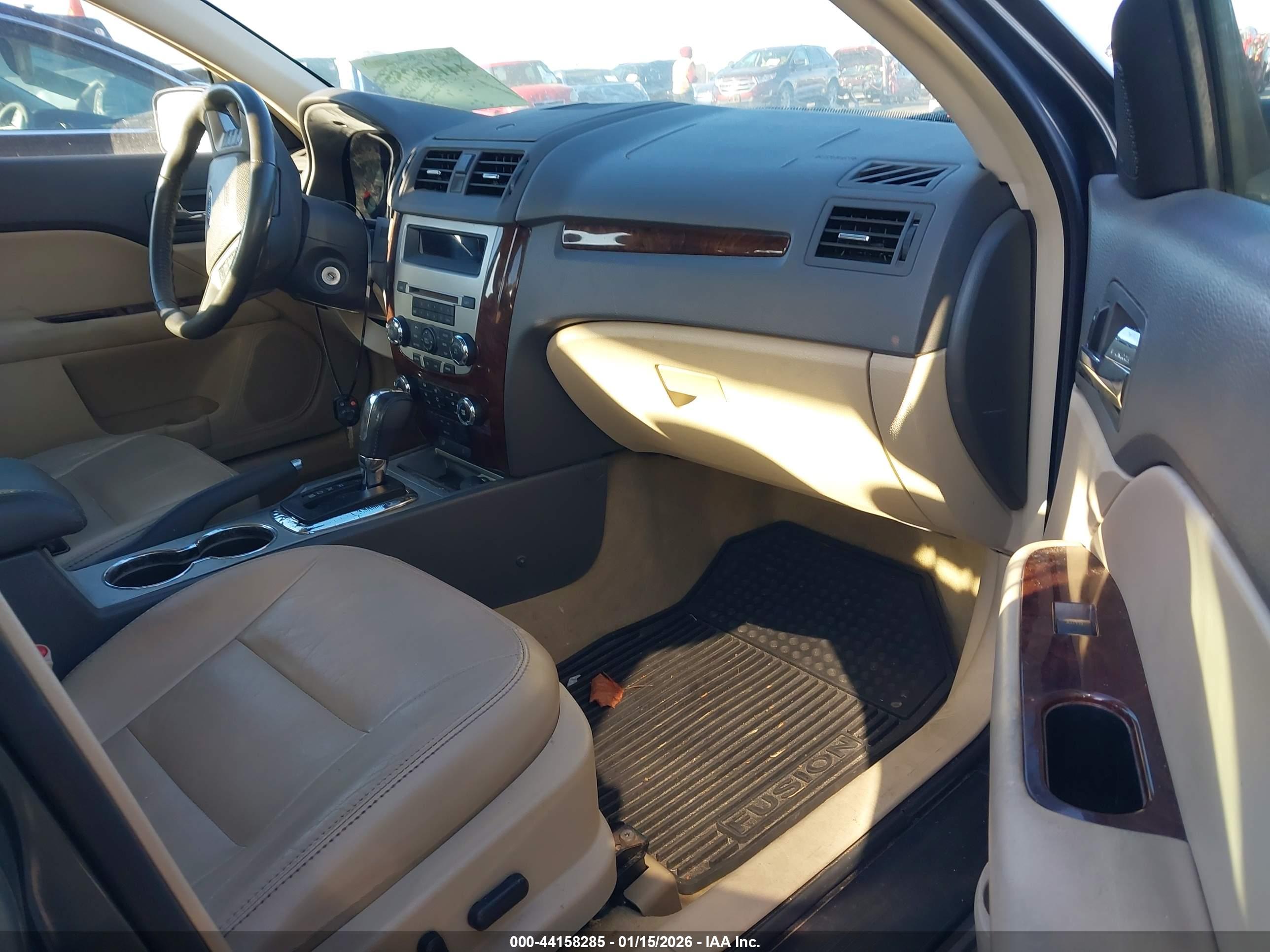 FORD FUSION image 5
