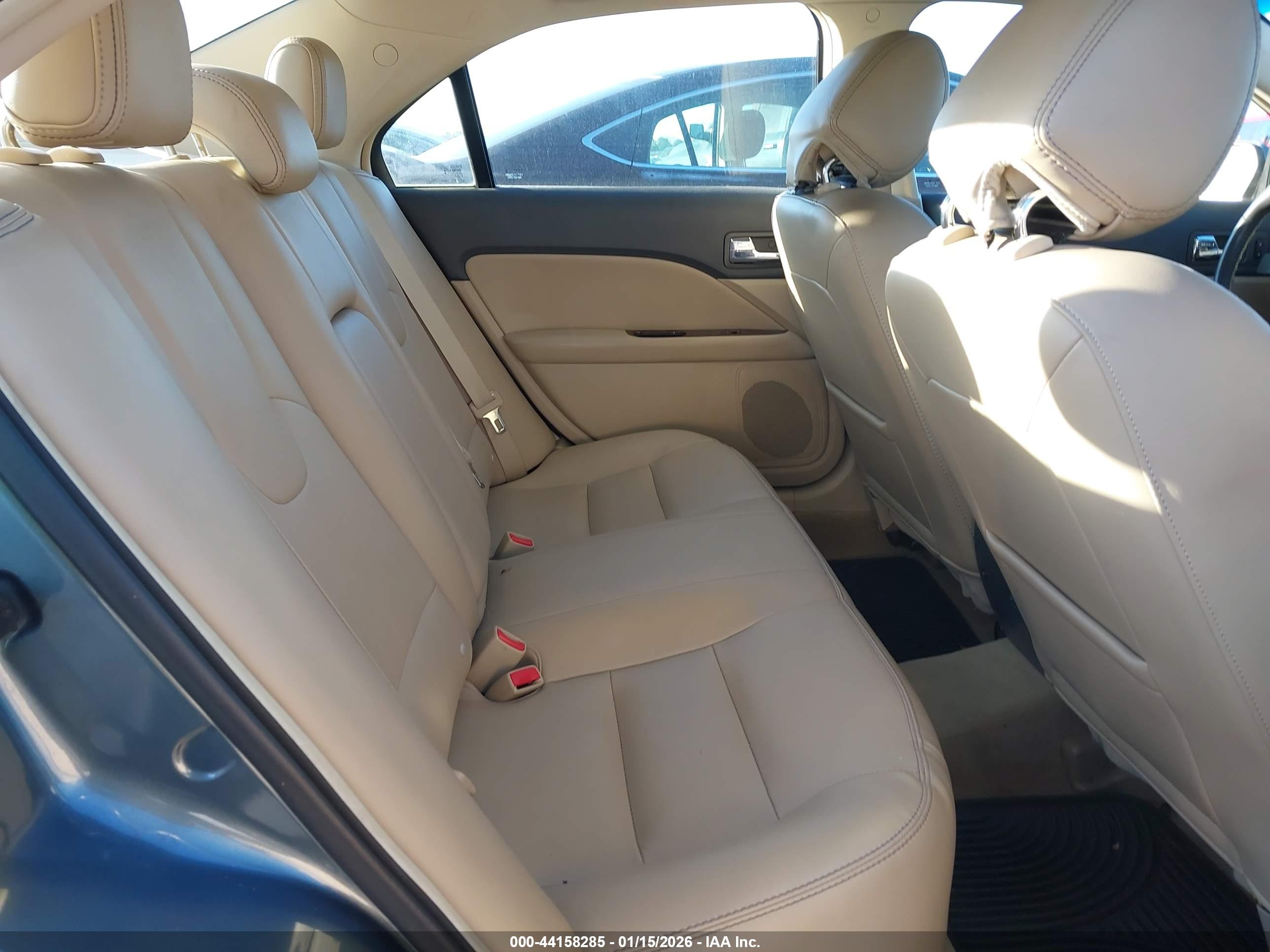 FORD FUSION image 8