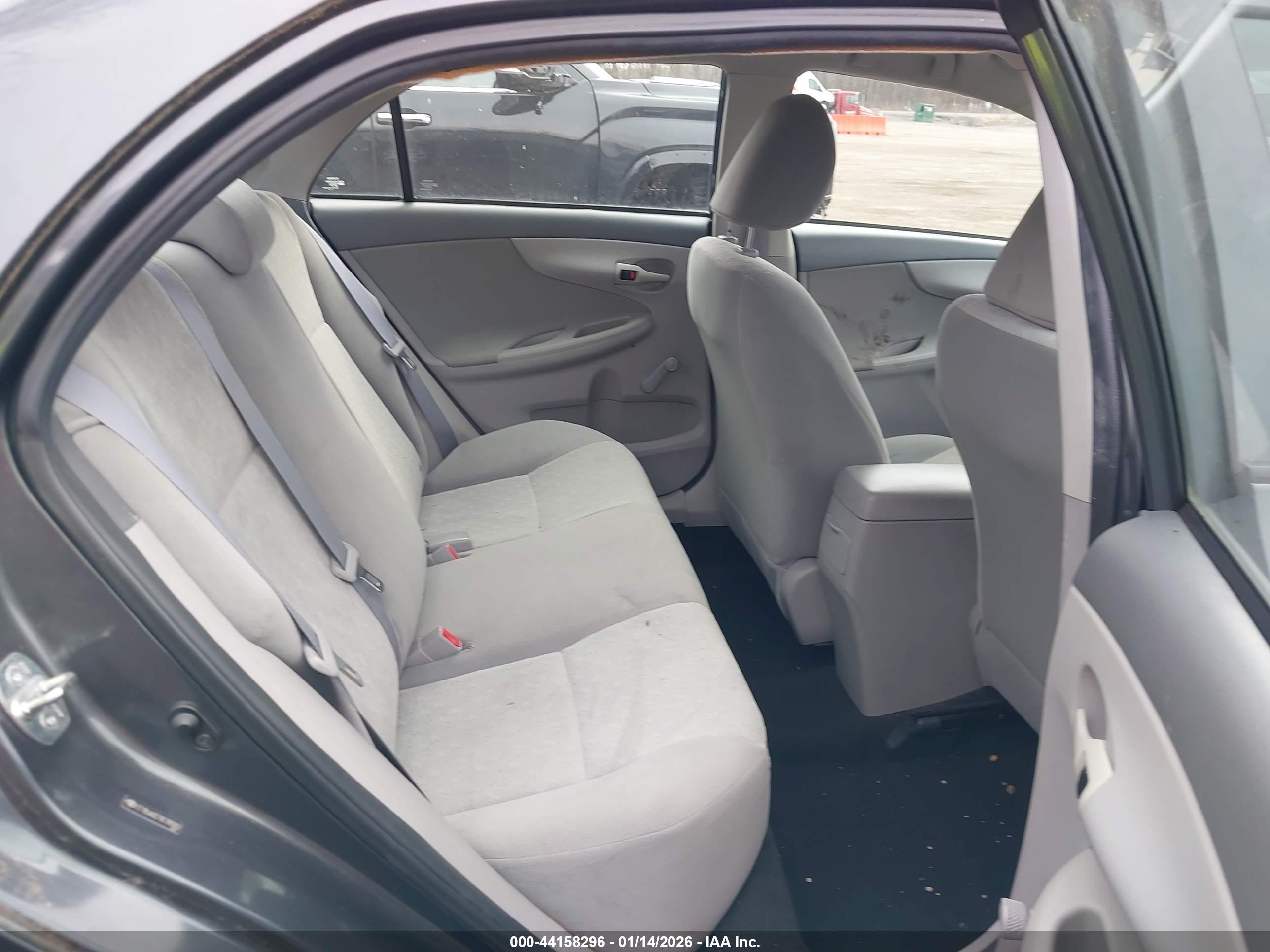 TOYOTA COROLLA image 8
