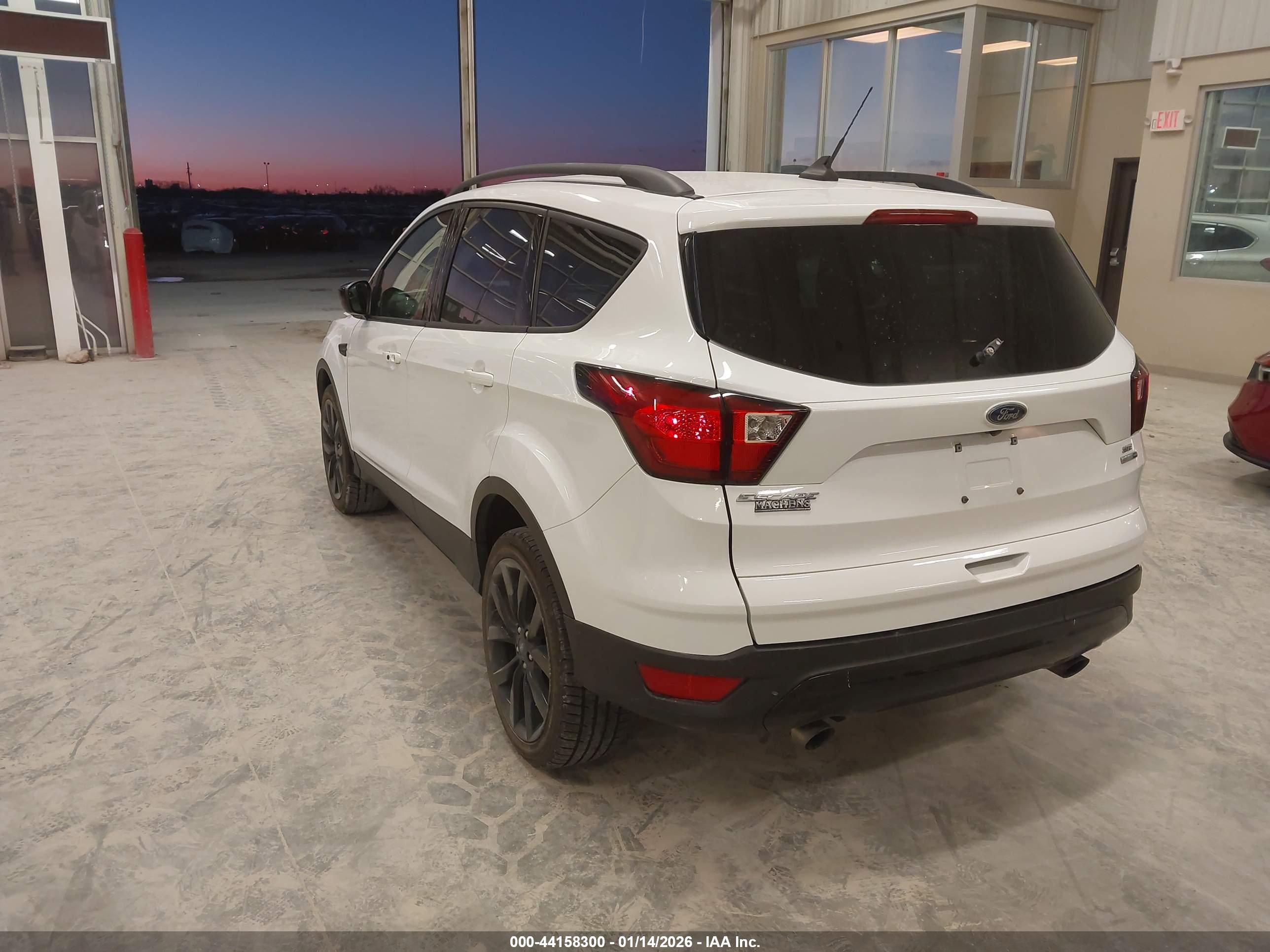 FORD ESCAPE image 3