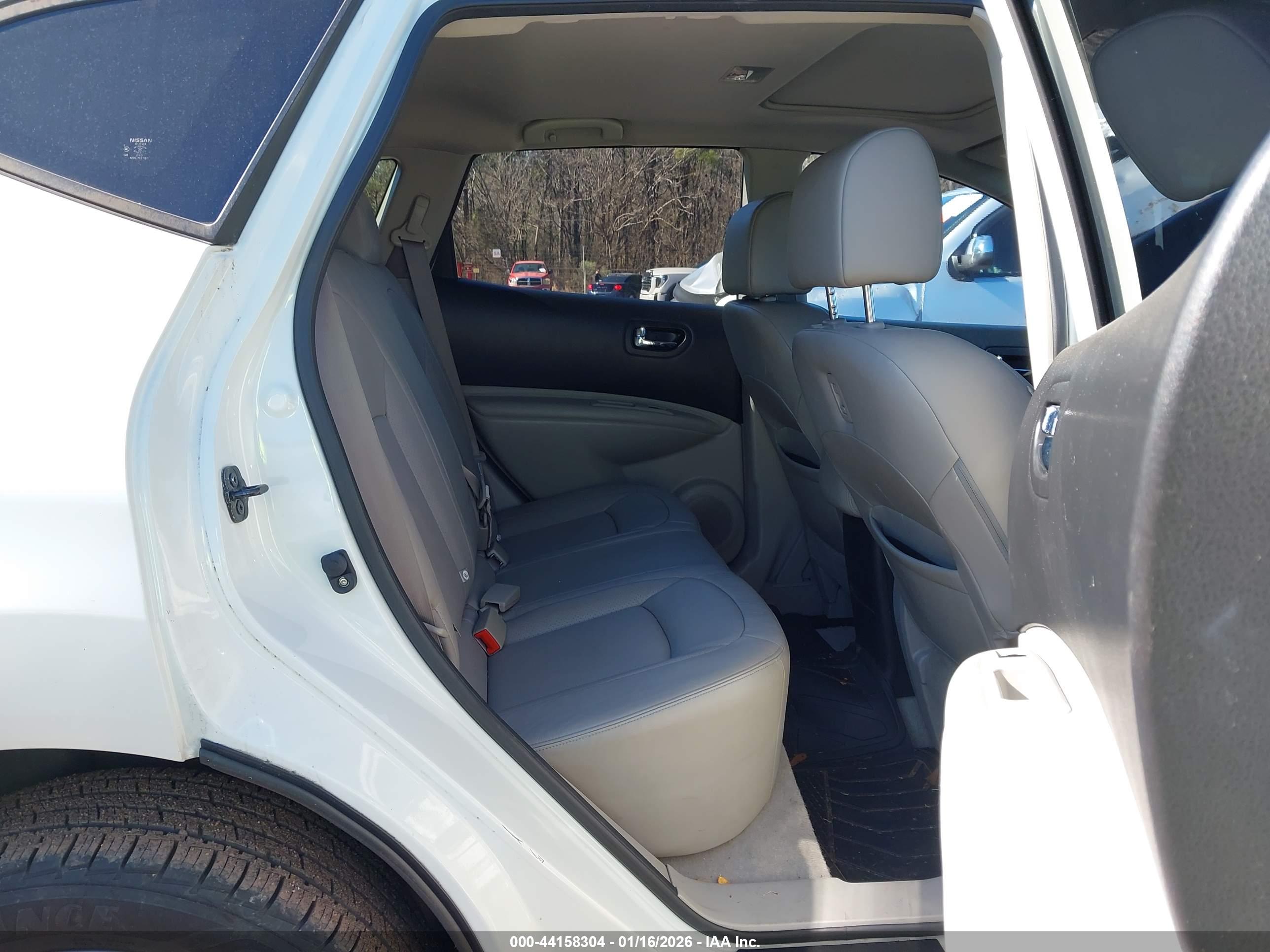 NISSAN ROGUE image 8