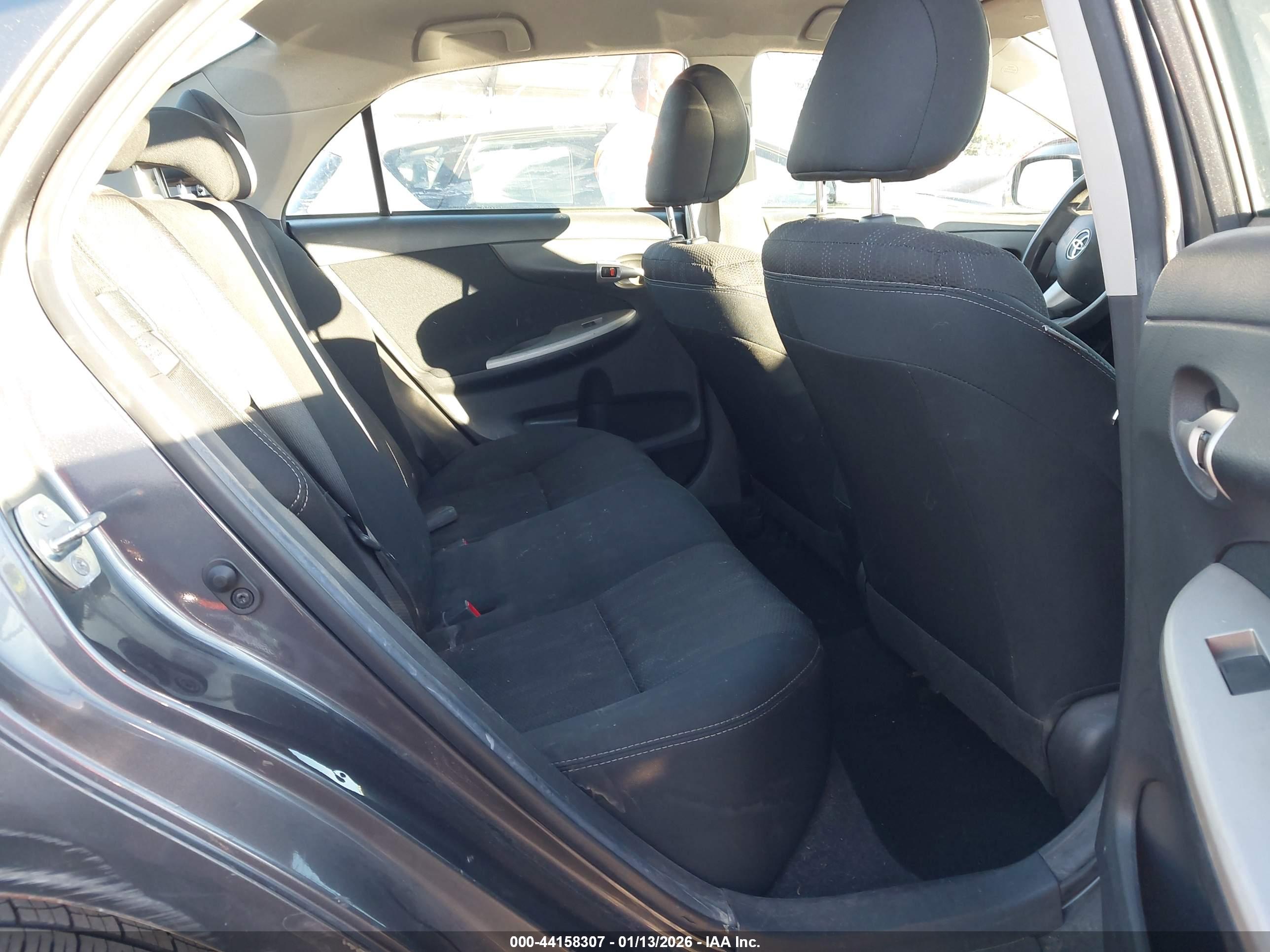 TOYOTA COROLLA image 8