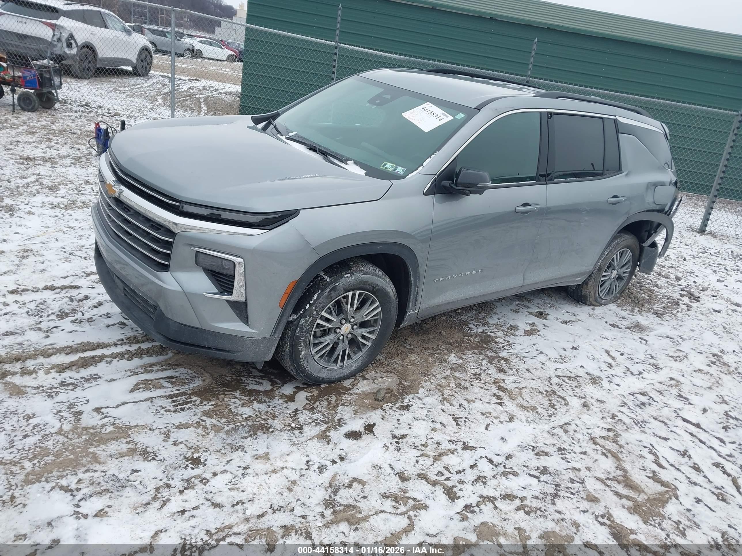 CHEVROLET TRAVERSE image 2