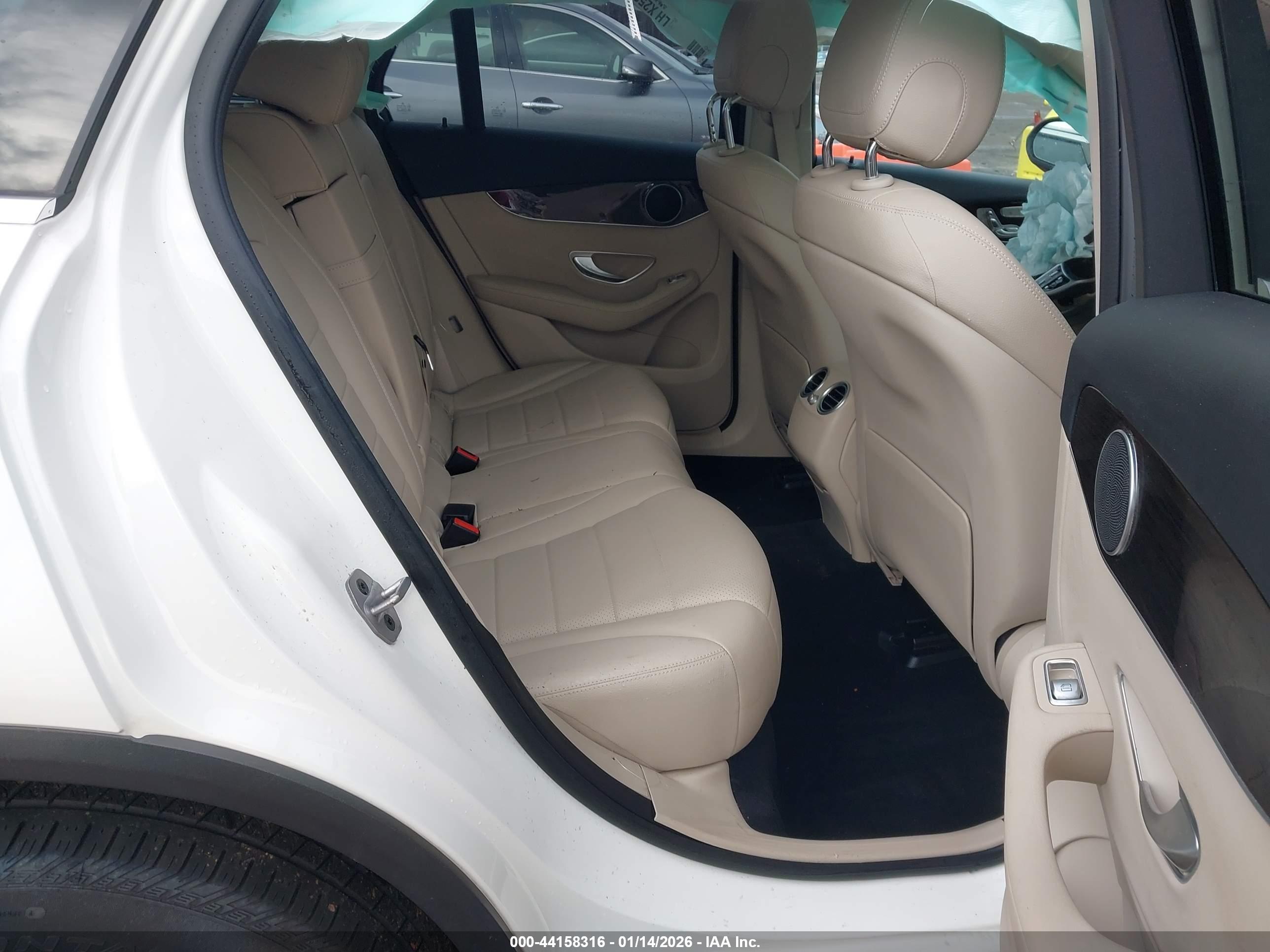 MERCEDES-BENZ GLC image 8