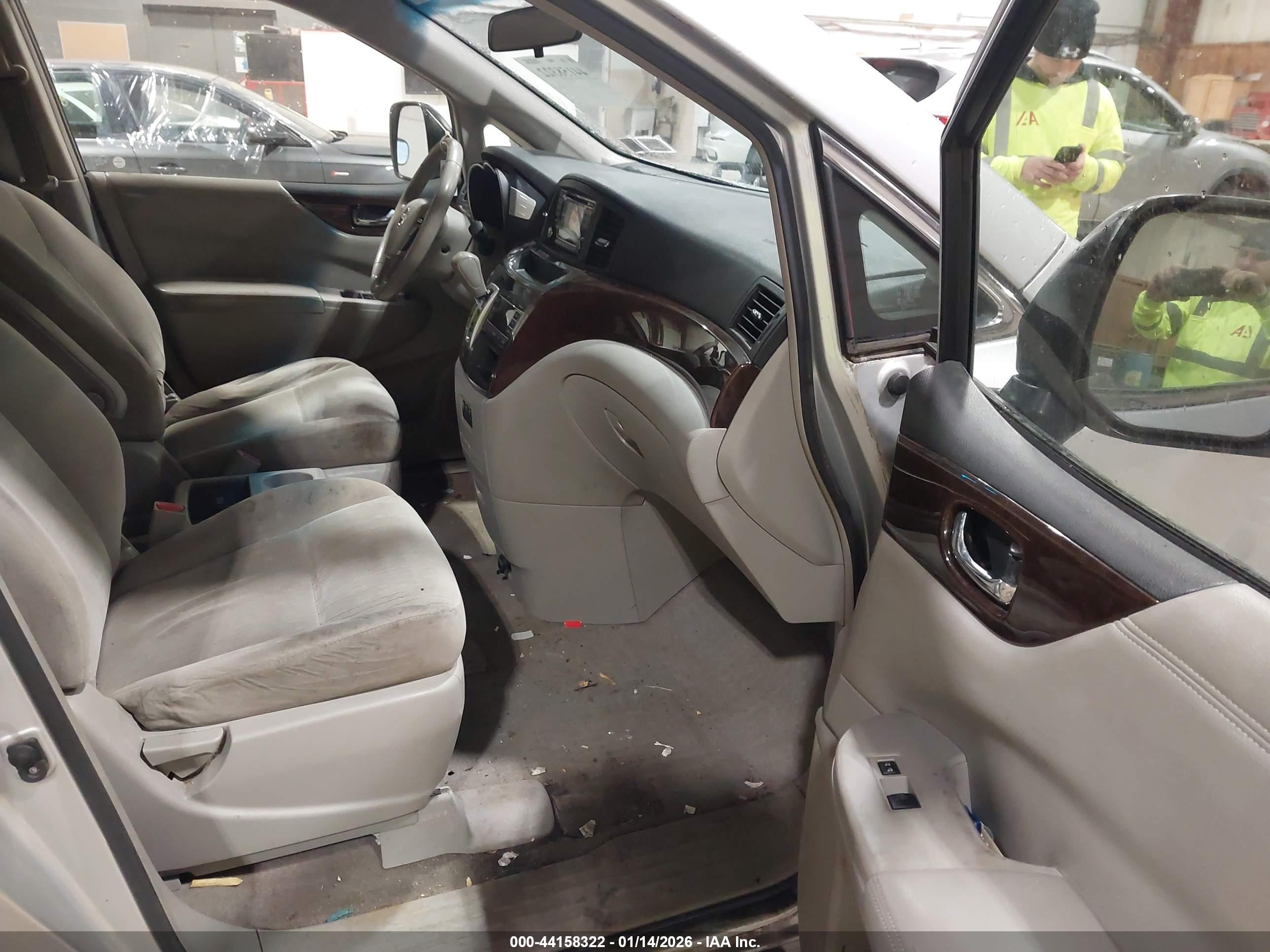 NISSAN QUEST image 5
