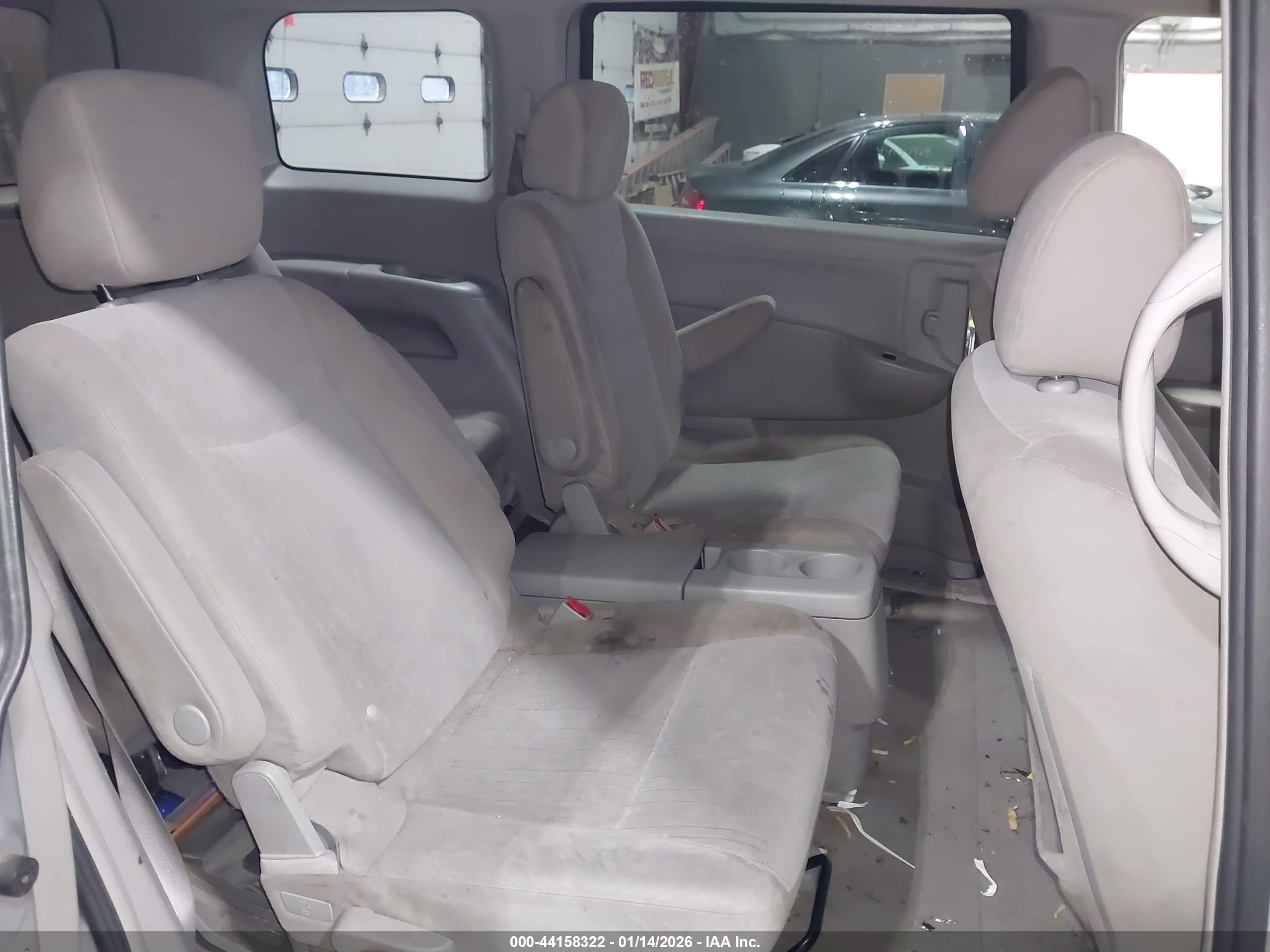 NISSAN QUEST image 8