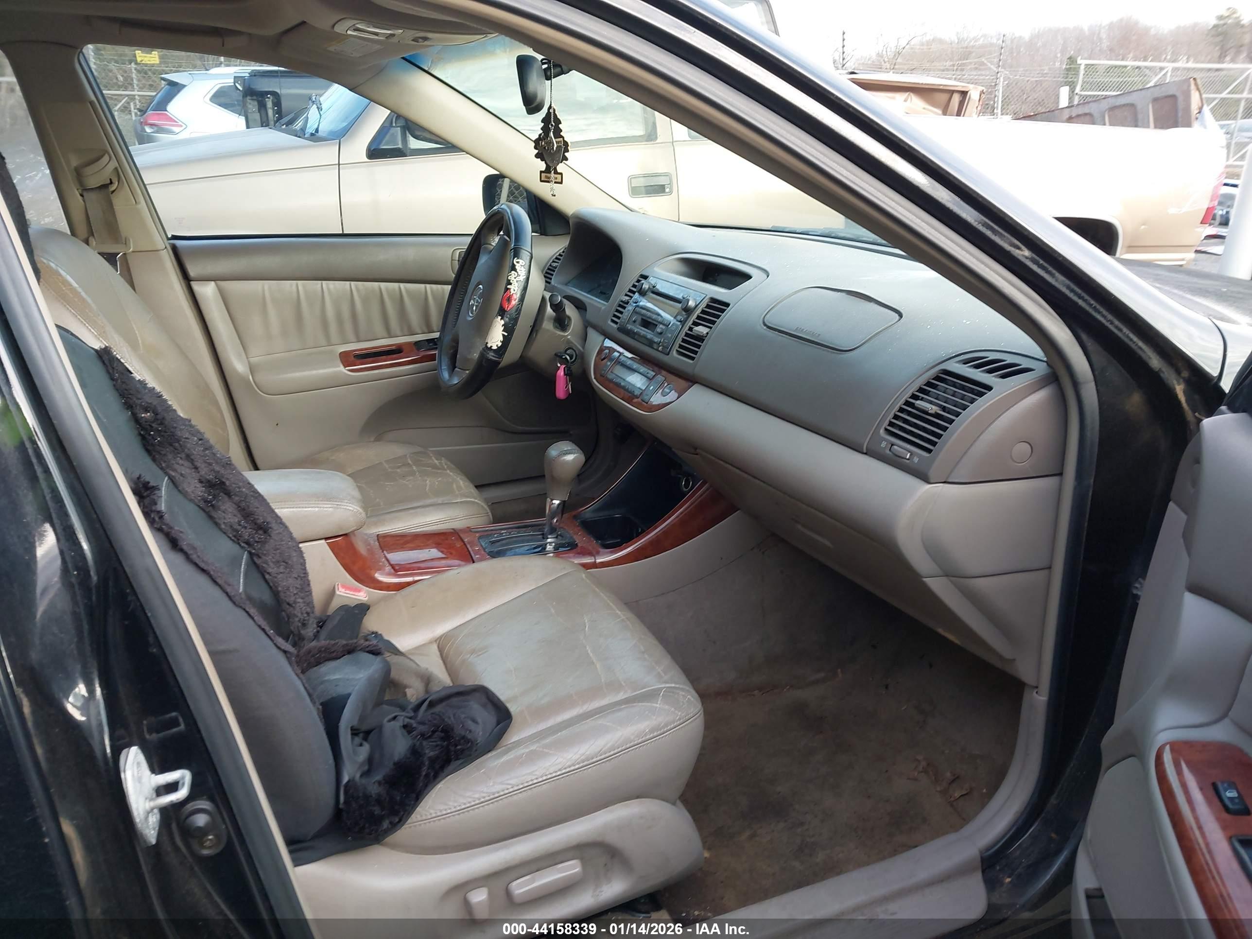 TOYOTA CAMRY image 5