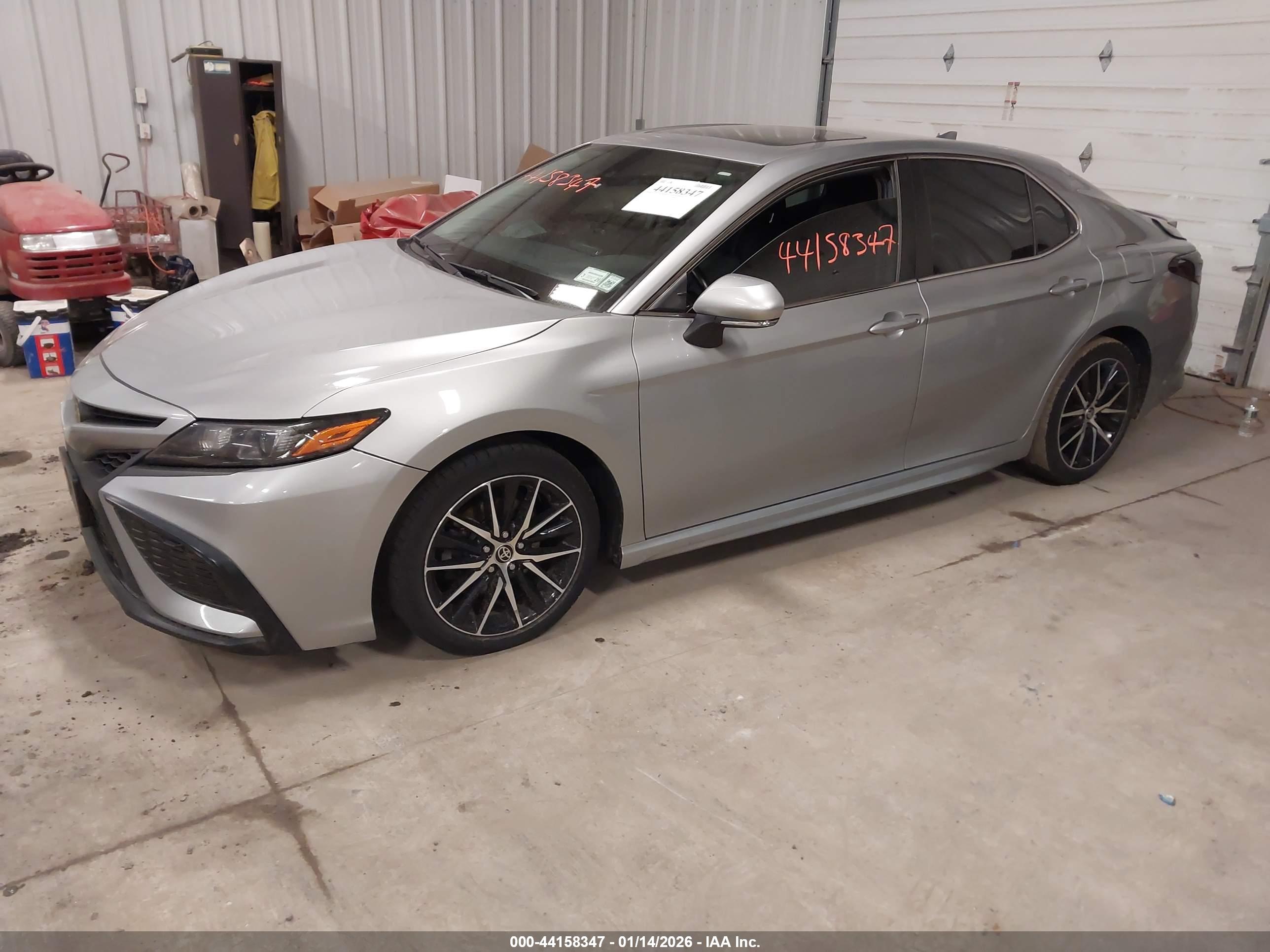TOYOTA CAMRY image 2