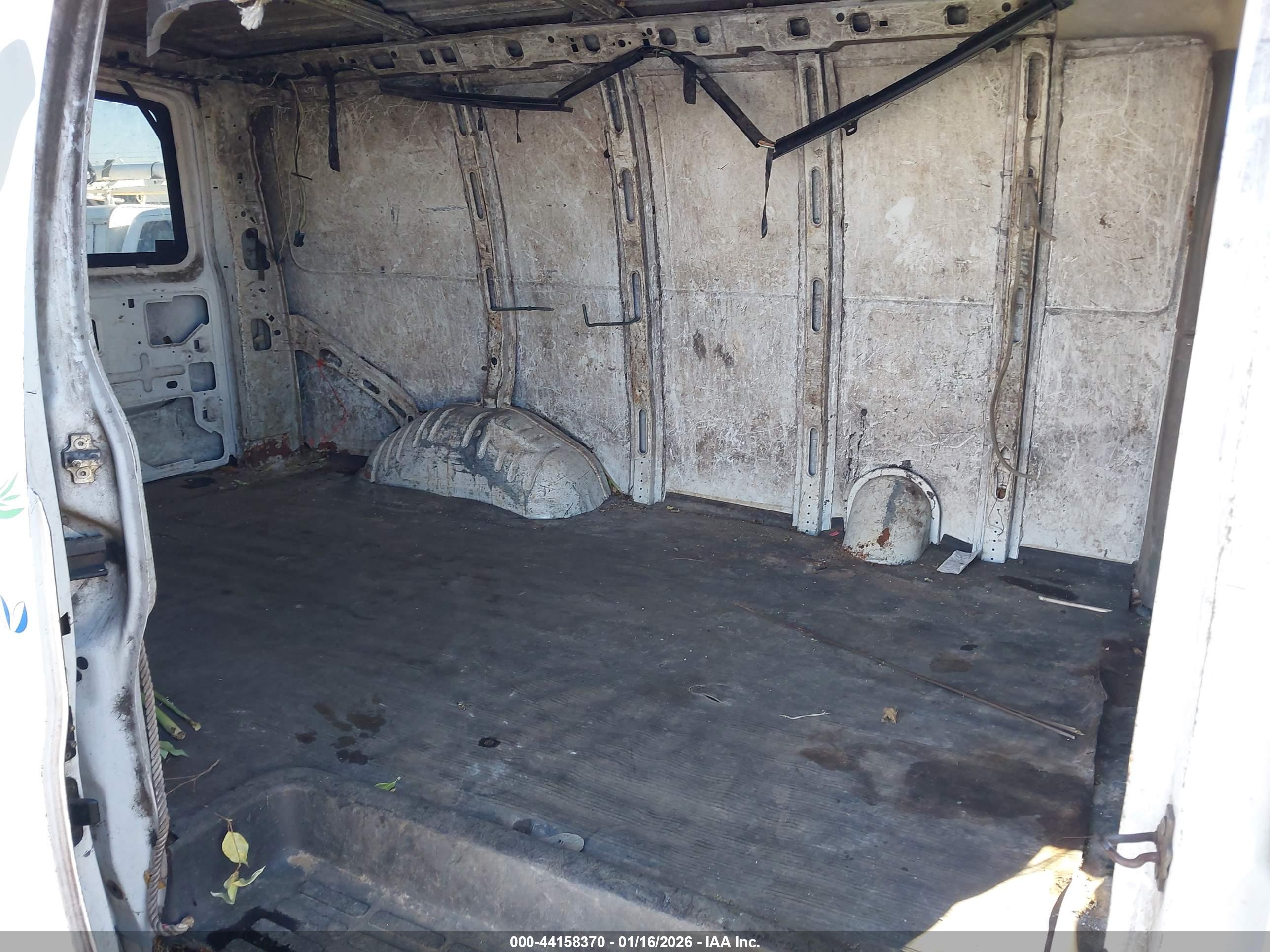 GMC SAVANA image 8