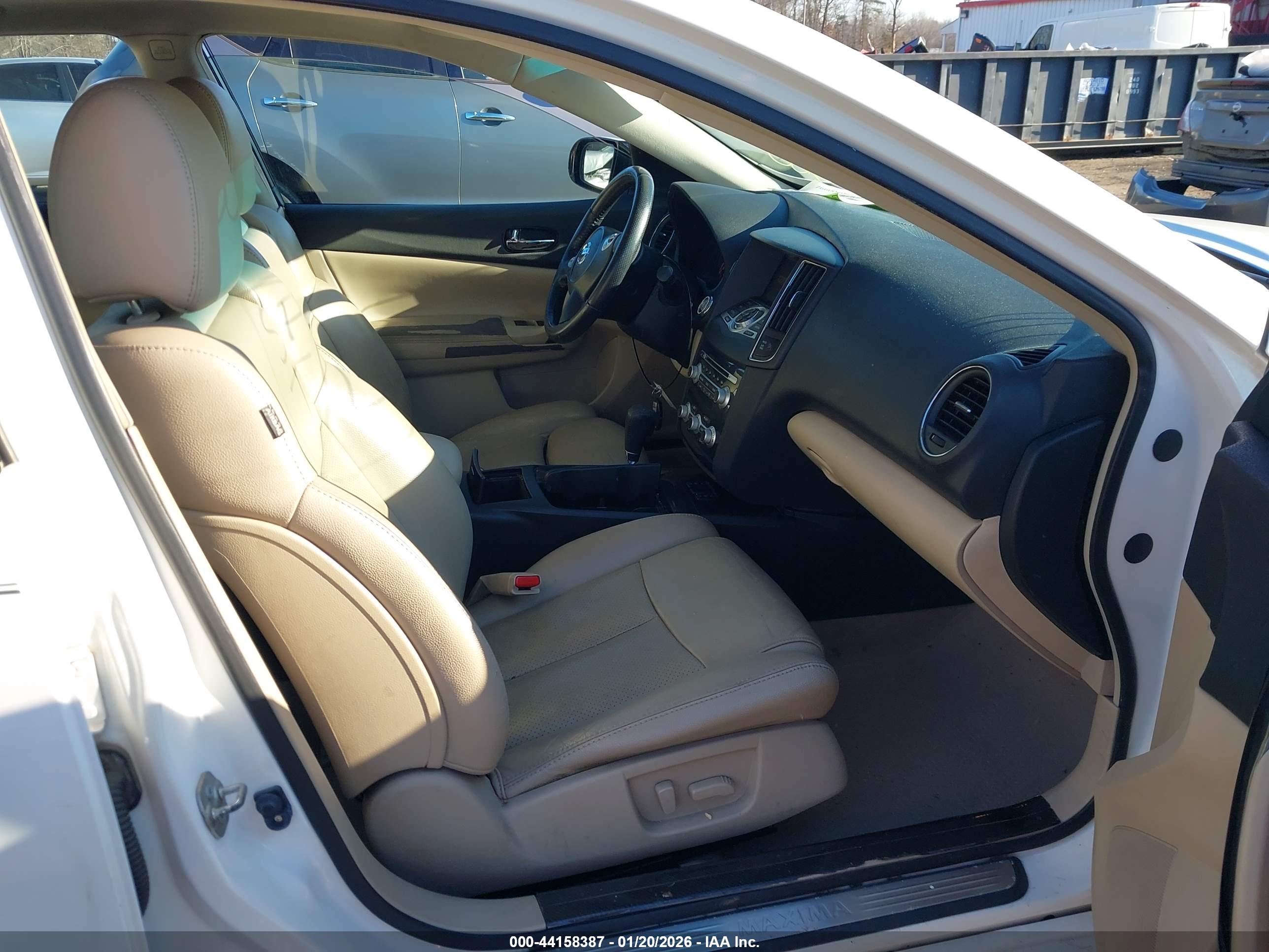 NISSAN MAXIMA image 5