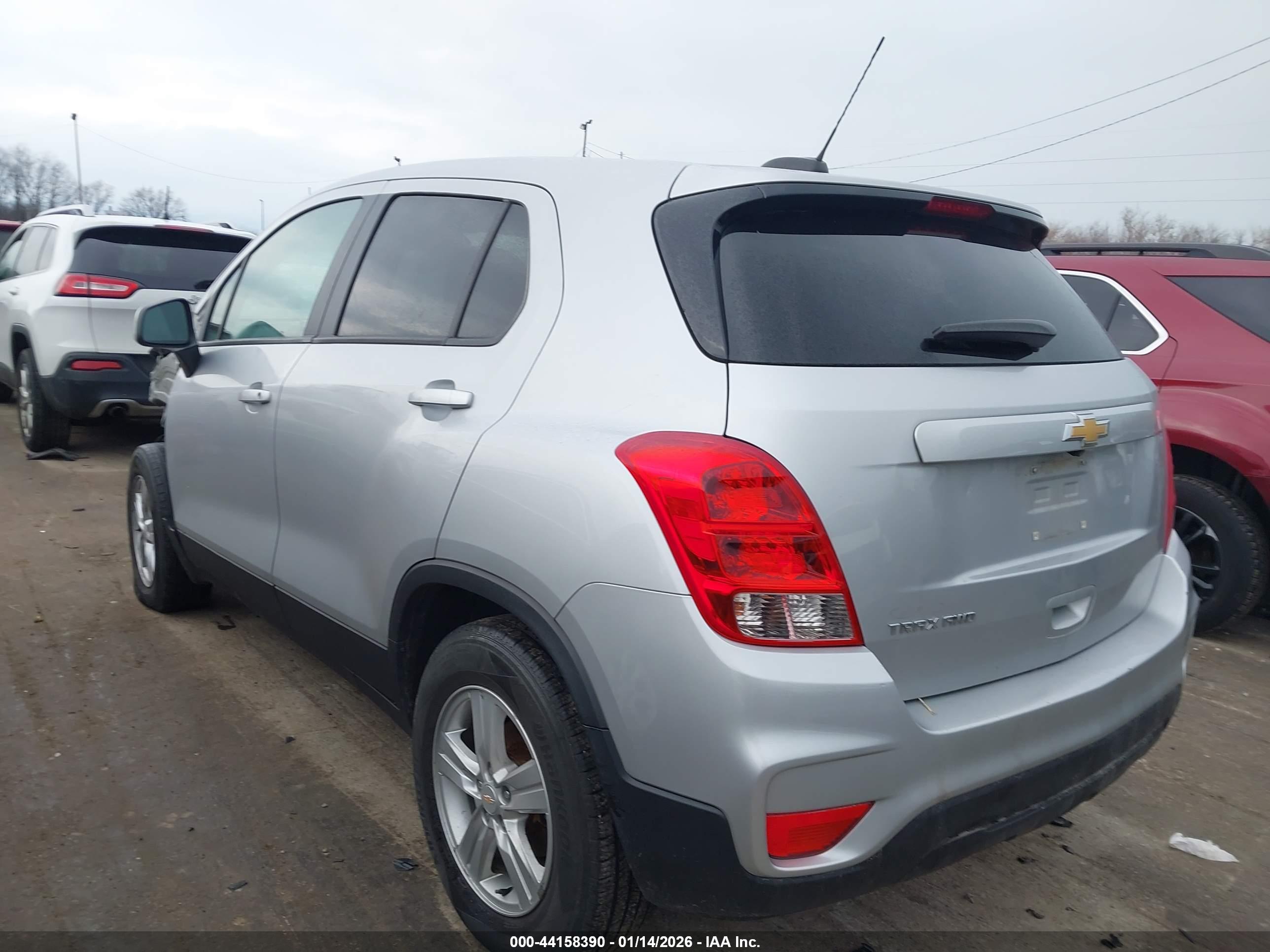CHEVROLET TRAX image 3