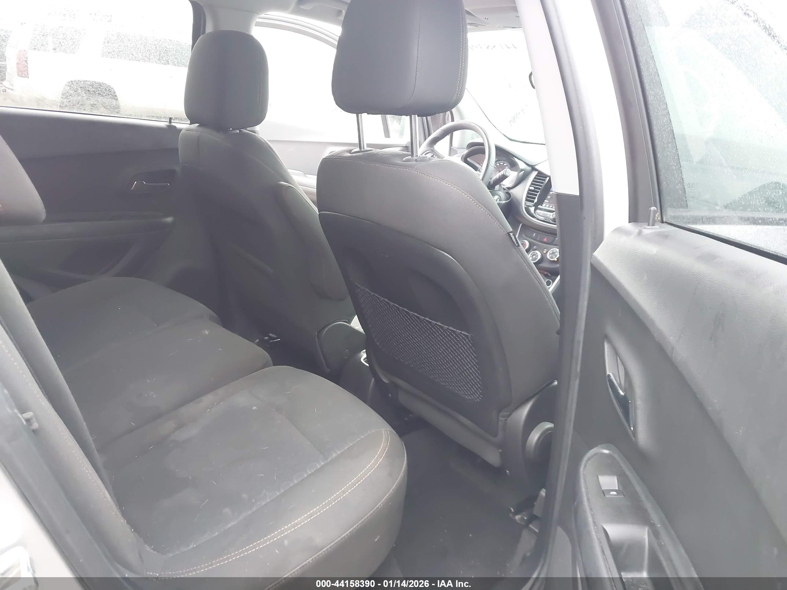 CHEVROLET TRAX image 8
