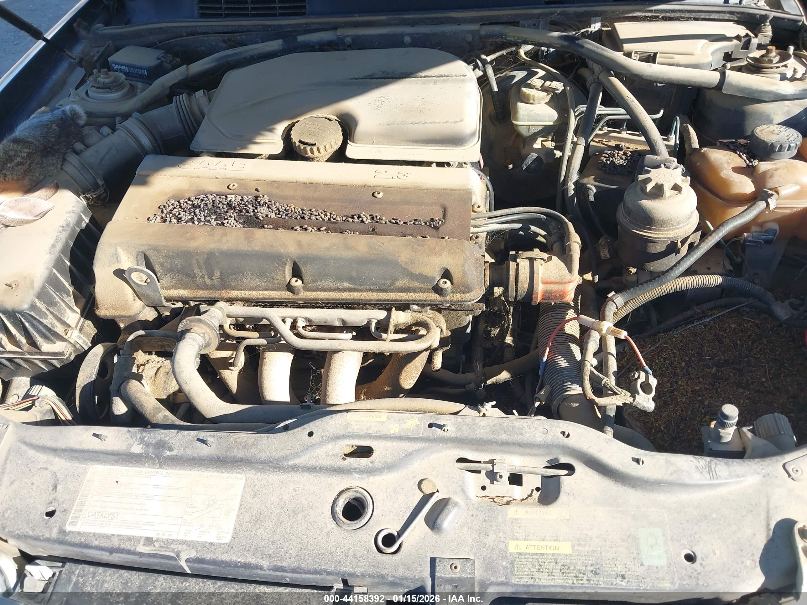 SAAB 900 image 10