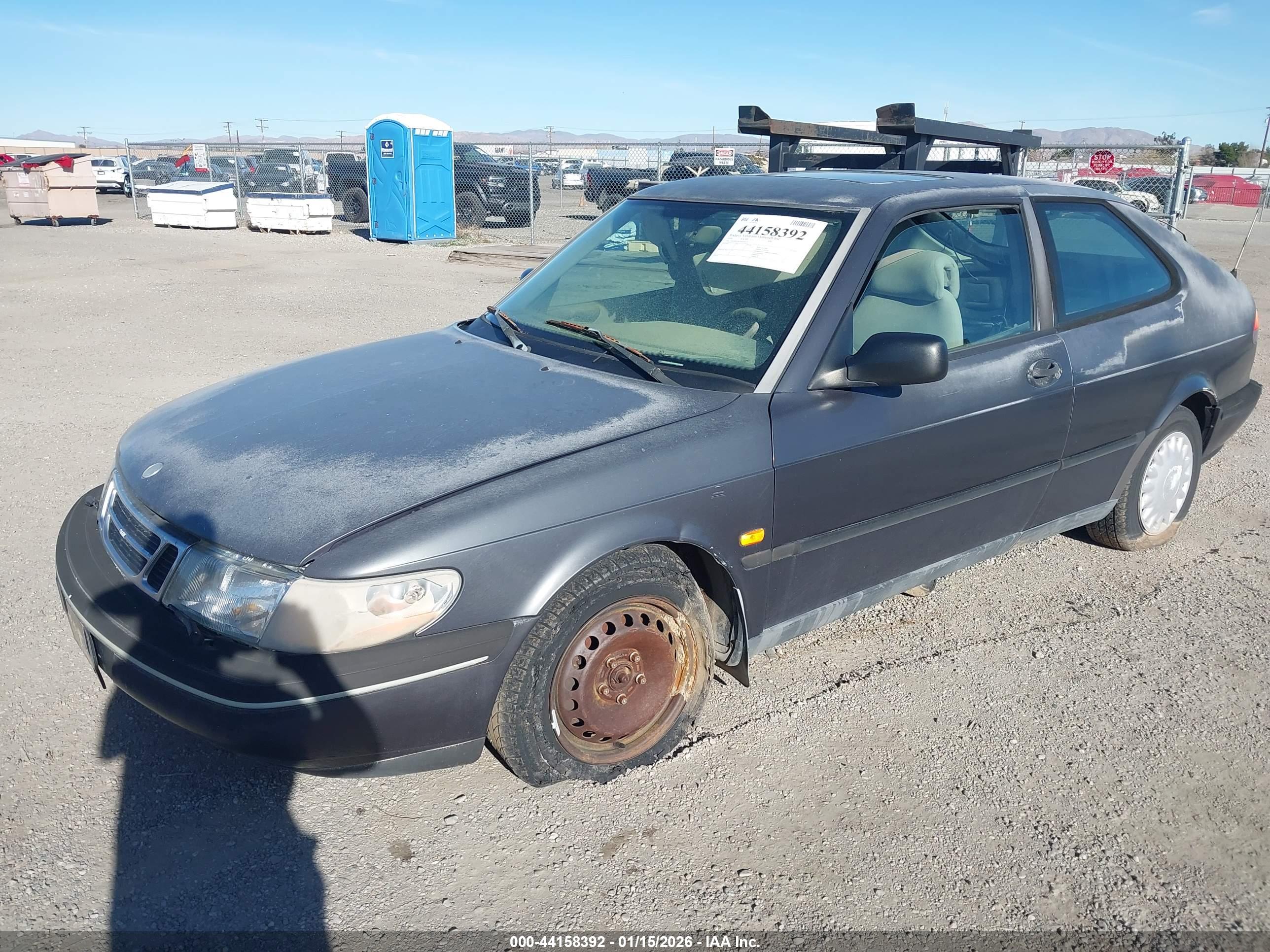 SAAB 900 image 2