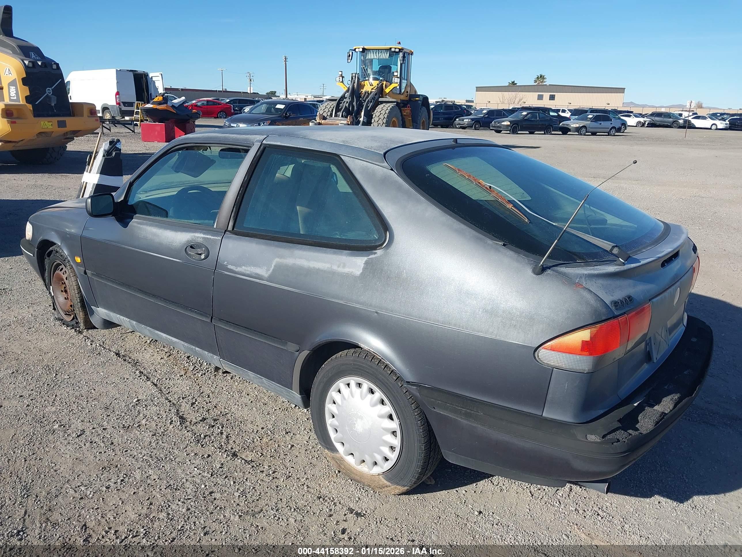 SAAB 900 image 3