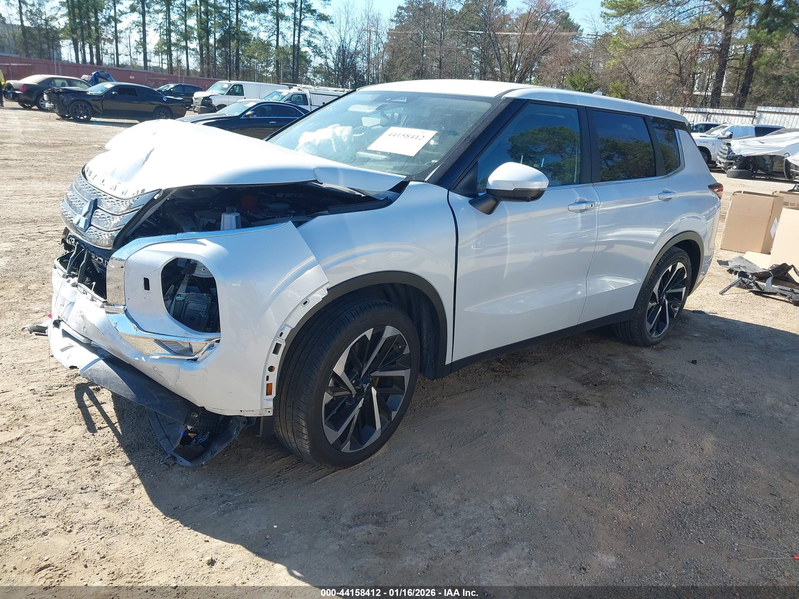 MITSUBISHI OUTLANDER image 2
