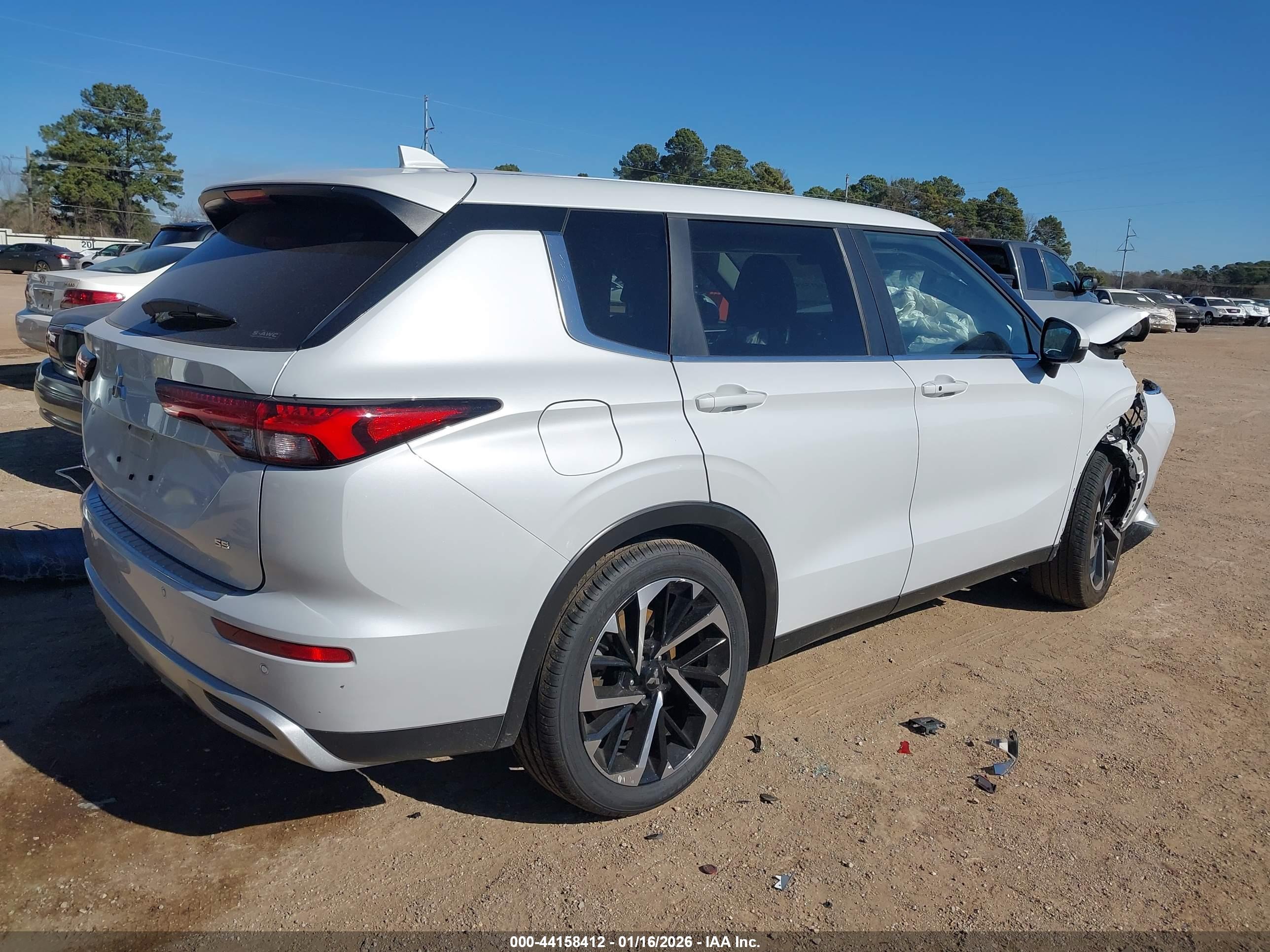 MITSUBISHI OUTLANDER image 4