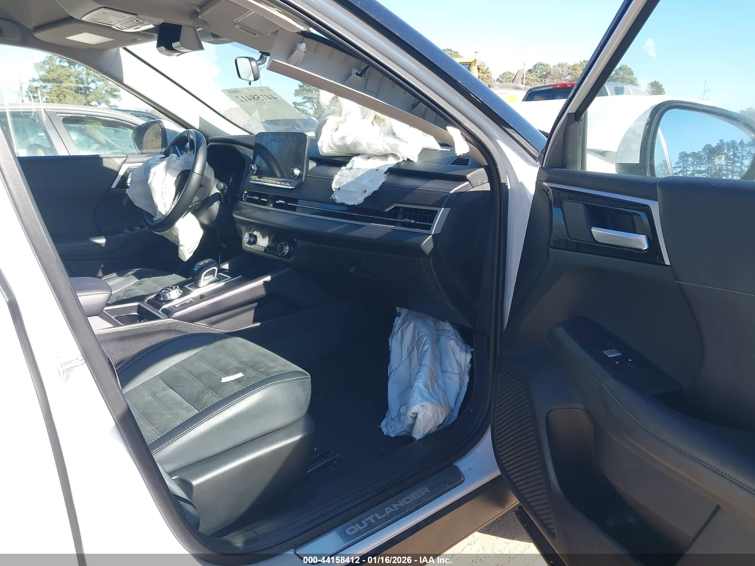 MITSUBISHI OUTLANDER image 5