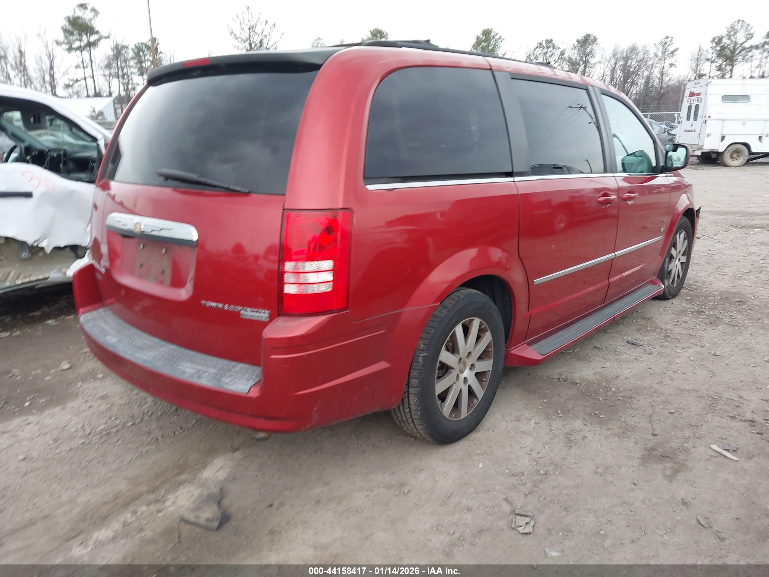 CHRYSLER TOWN image 4