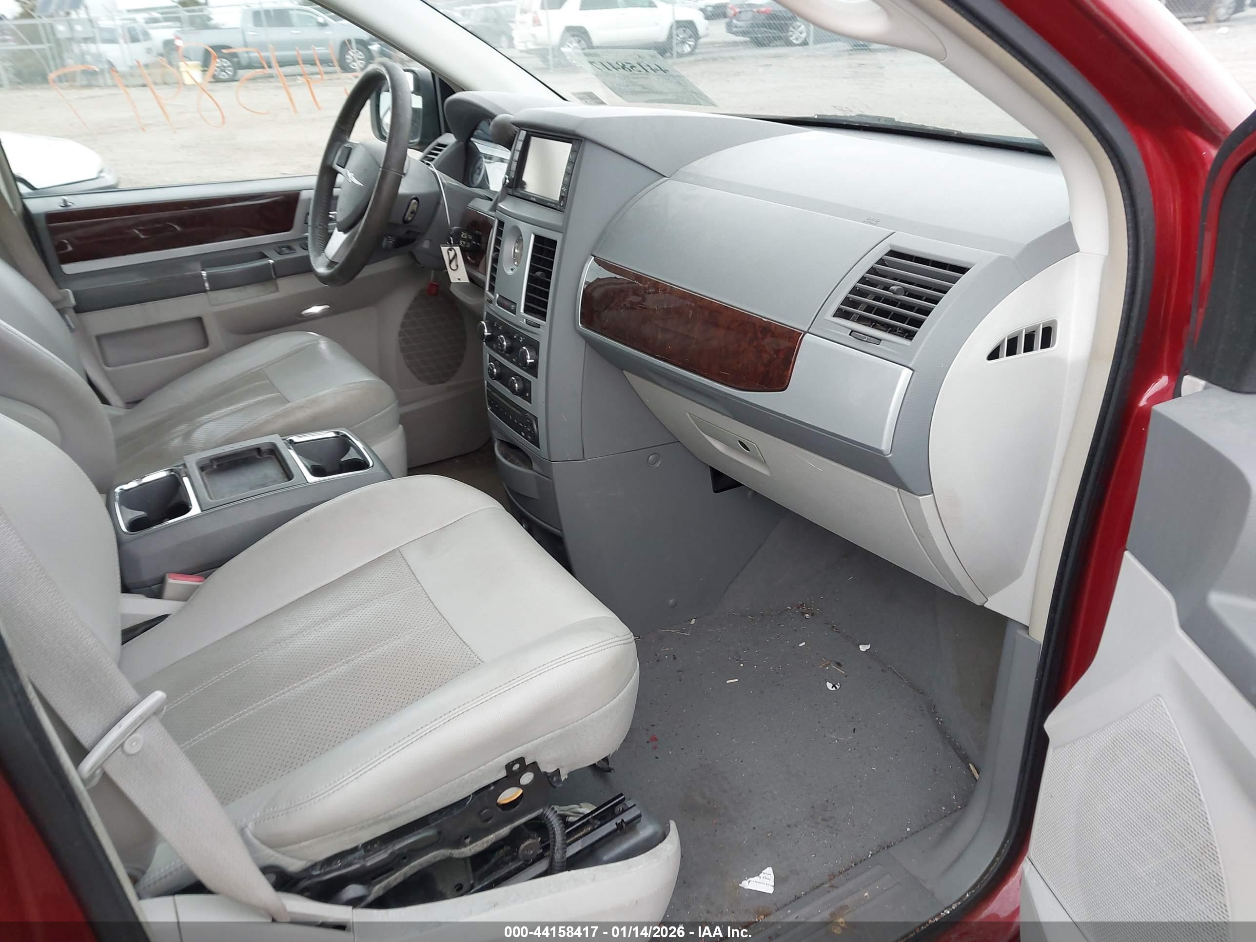 CHRYSLER TOWN image 5