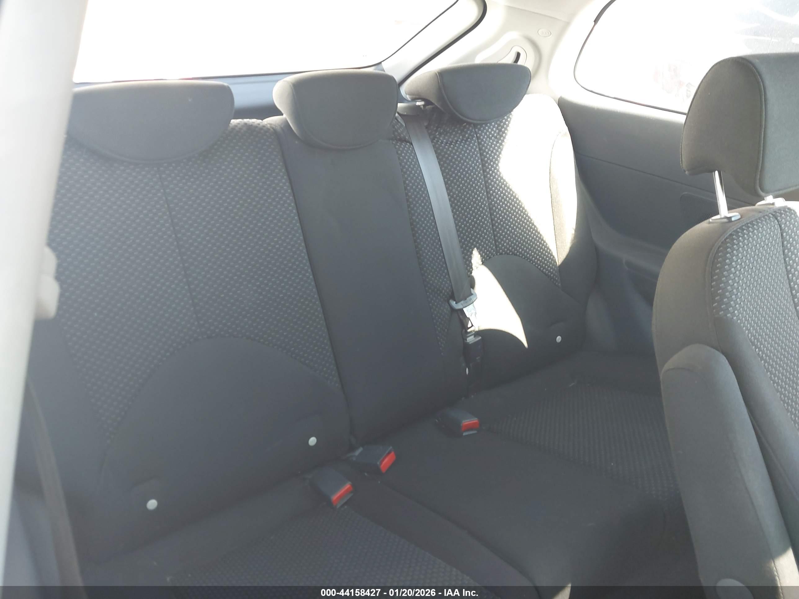 HYUNDAI ACCENT image 8