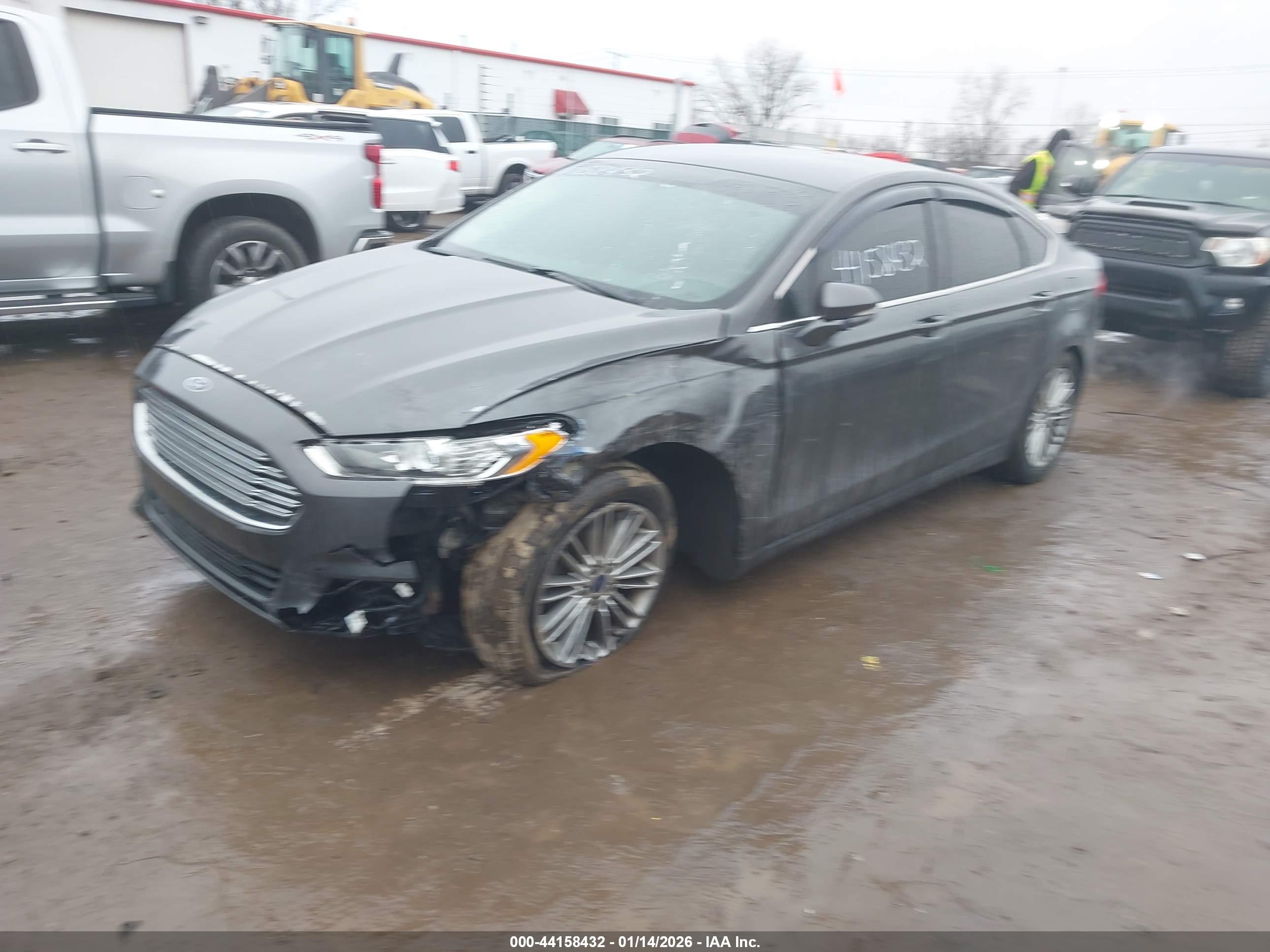 FORD FUSION image 2