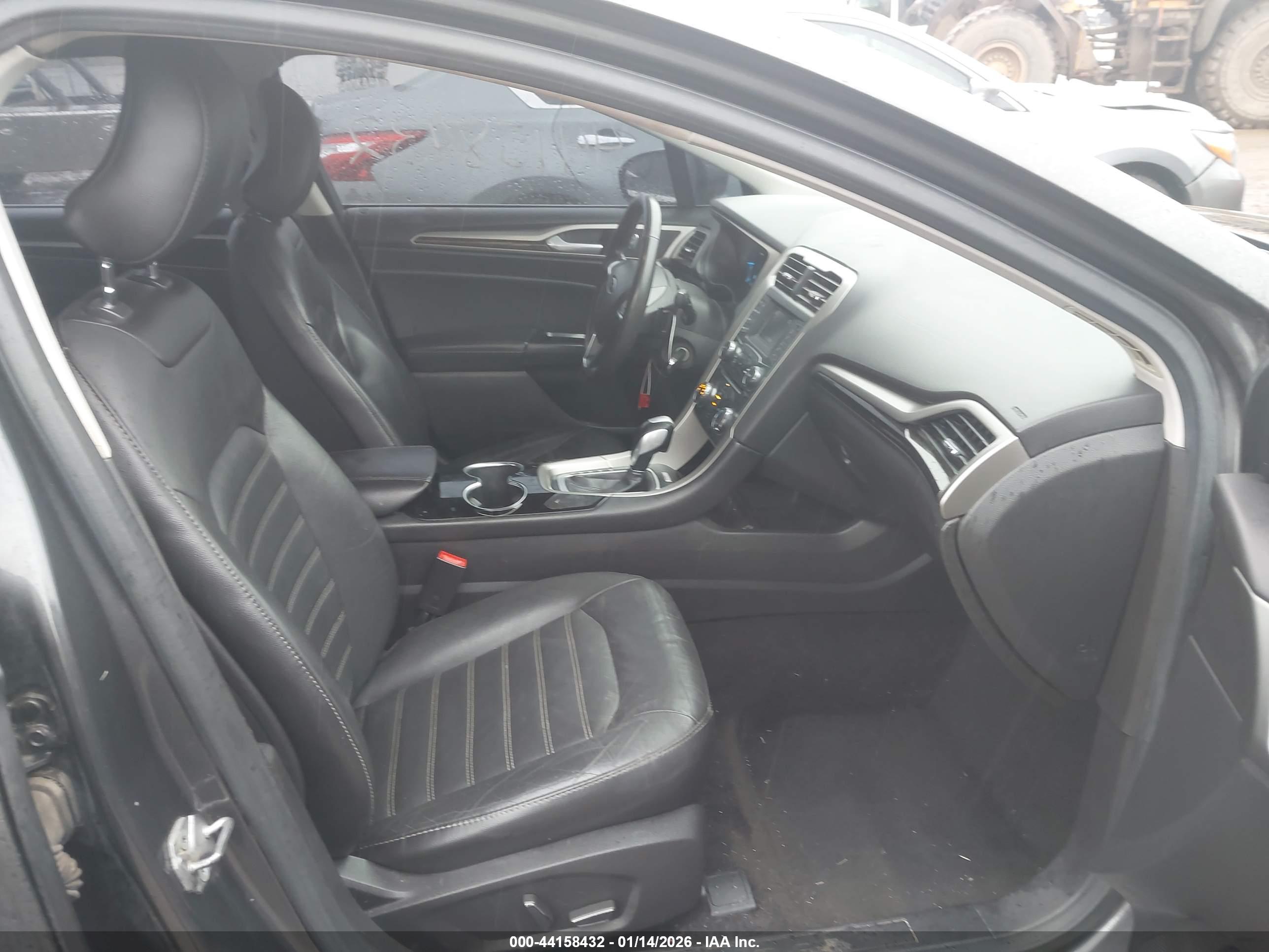 FORD FUSION image 5