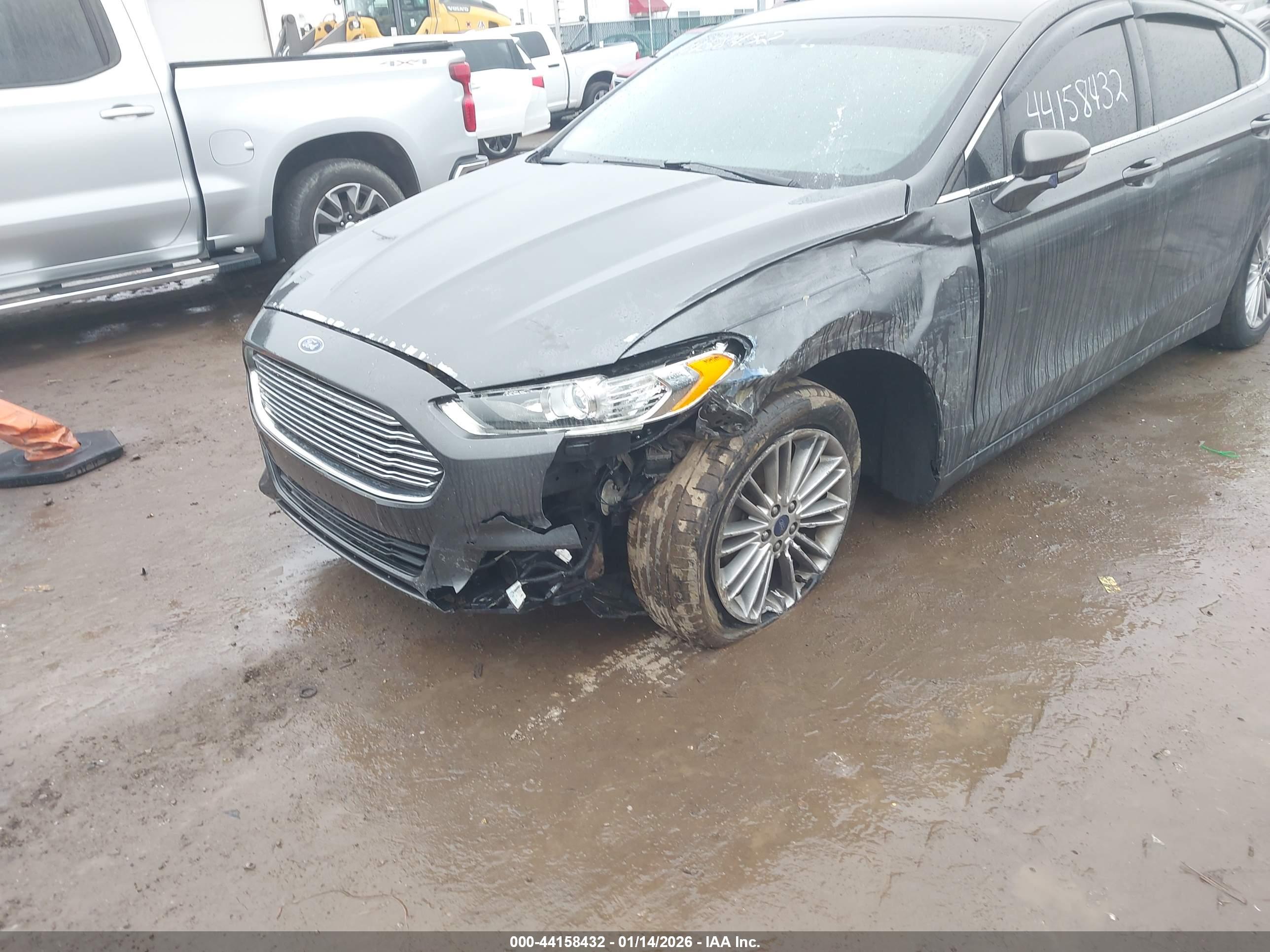 FORD FUSION image 6